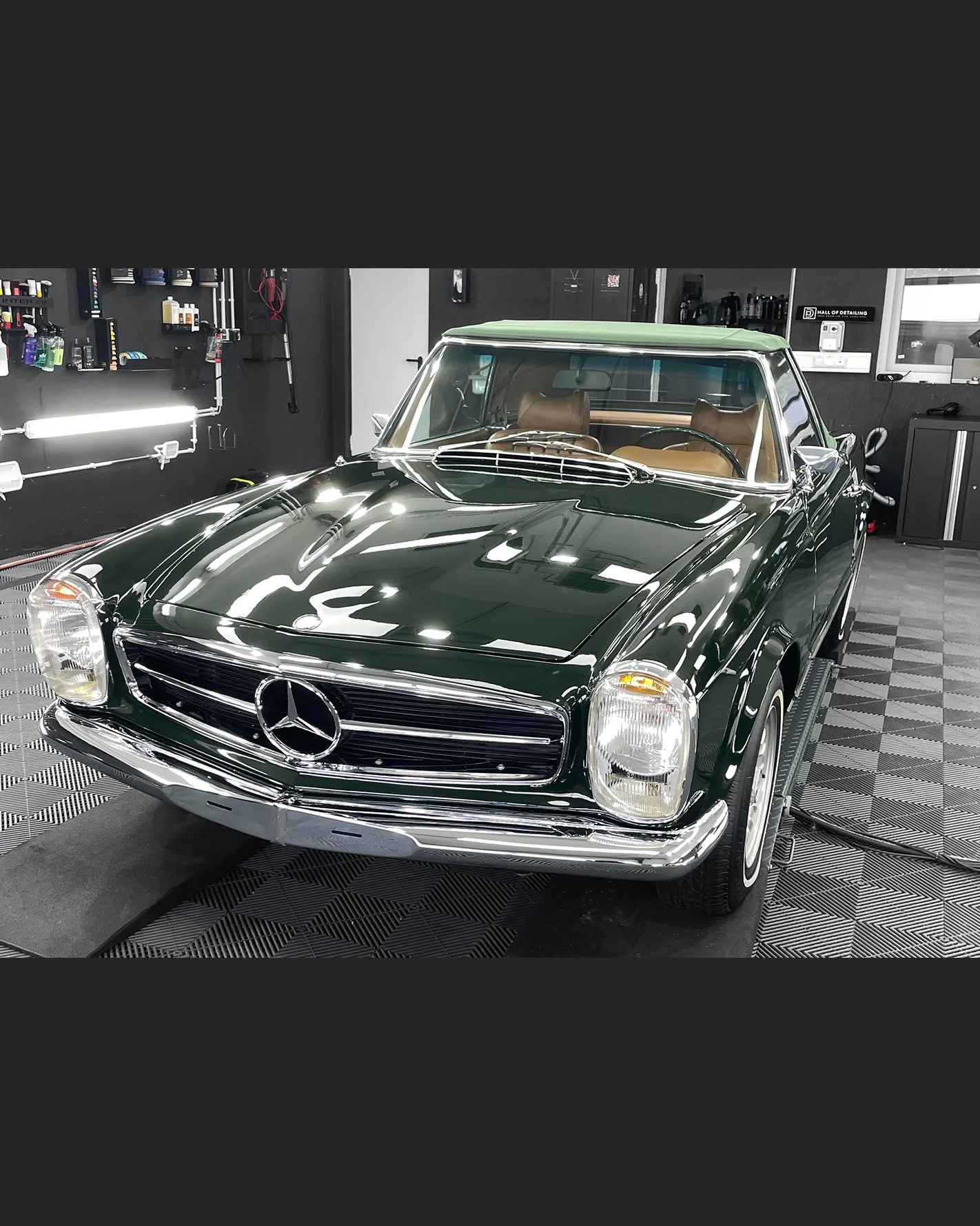 Mercedes Pagode - Lack wurde mehrstufig poliert und inkl.Chromteile keramisch beschichtet.