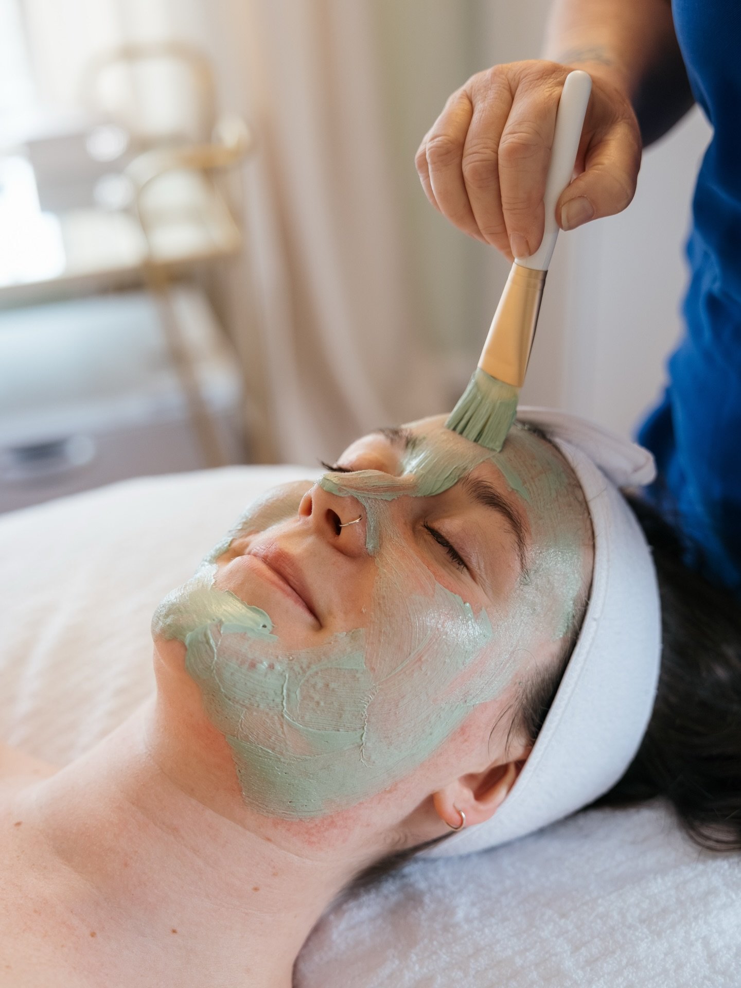 Loved getting to hang out with the ladies of @pecheskinco 😍The sweetest people doing what they do best, helping you feel confident in your skin.