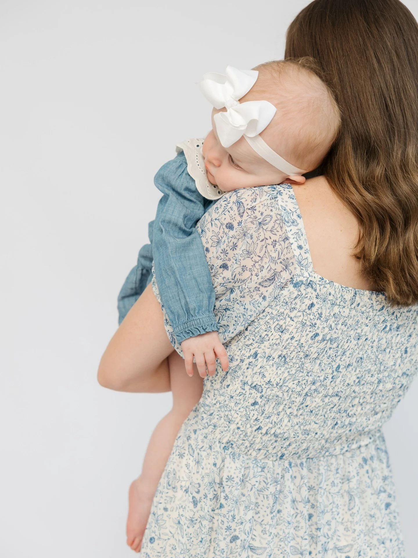 mamas!! you guys are incredible 🥹 I hope today is full of naps and your favorite coffee and sweet kiddo cuddles. 

Finally sharing some of my favorites from Mother&rsquo;s Day minis a few weeks ago.