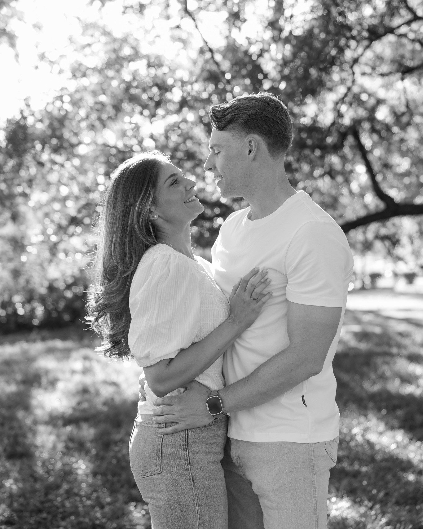 What's better than wandering around the State House hand in hand? Getting some cute photos while you do it!!! 

It was so sweet to have these two in front of the camera a few weeks ago 🤍