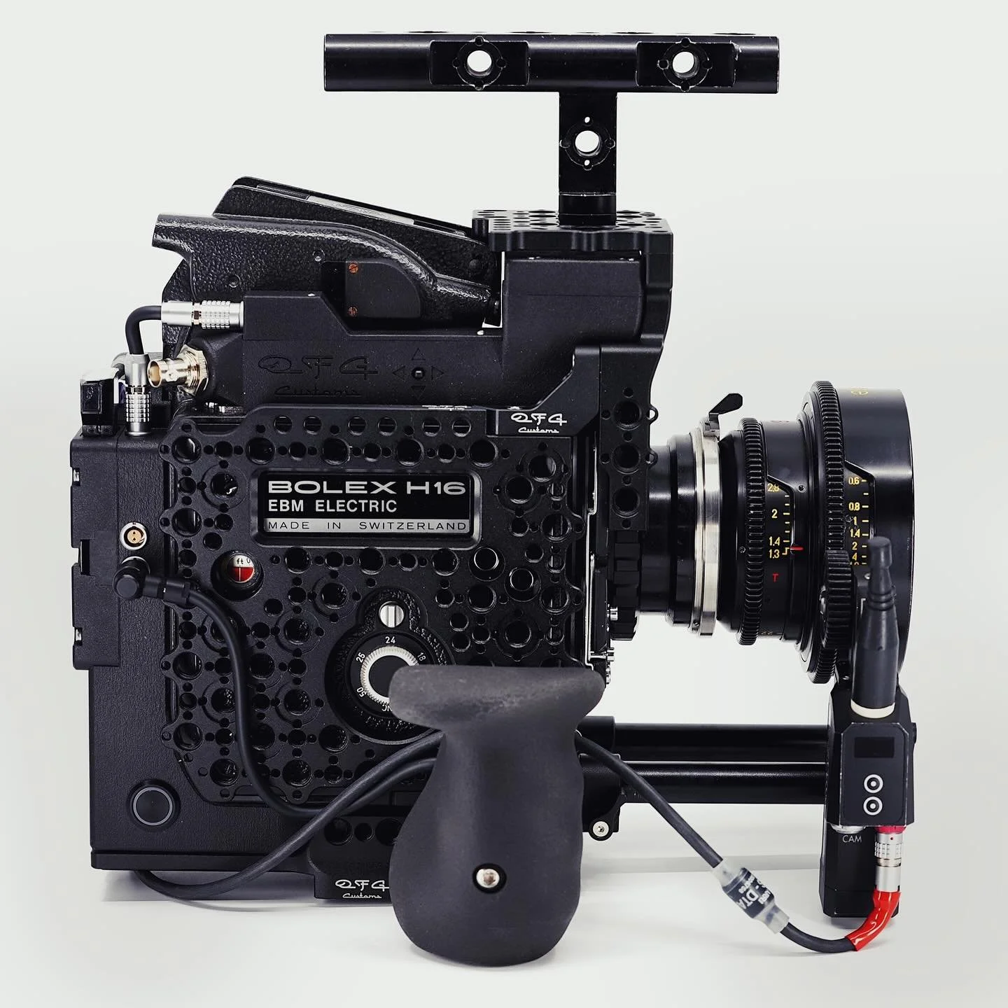 The wait is over, the Bolex H16 EBM S16 Film camera from @ofgcustoms is here! 😏

Finally the Bolex on steroids comes outfitted with fully internalized power through the micro gold mount plate, 3-Pin R/S port, R/S Rosette Handle, HD IVS Tap with SDI 
