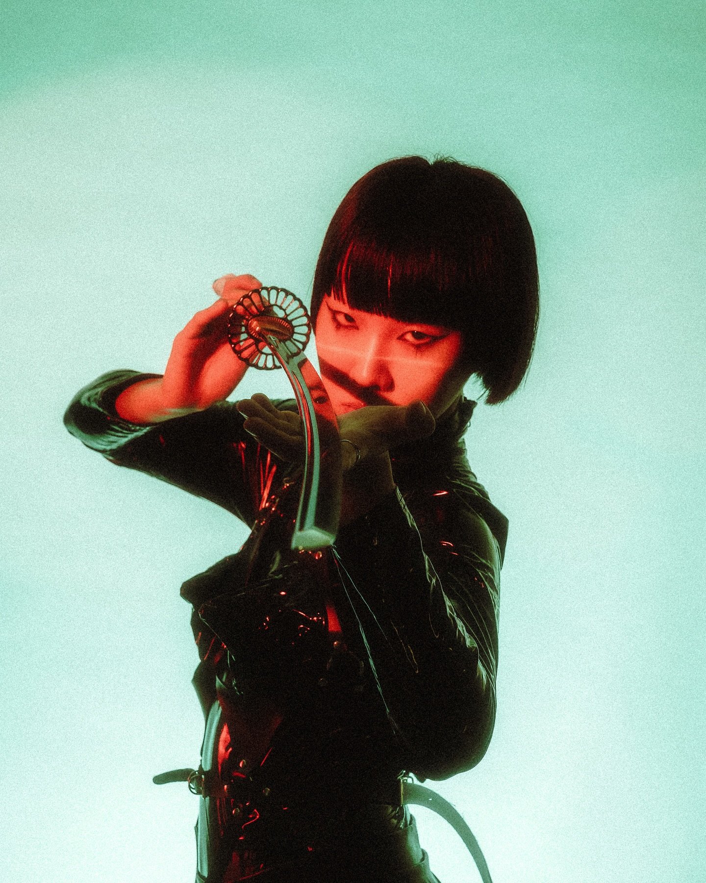 Experiments in Light | Colour | Form with MODEL GONGON VOL 19&thinsp;⁣
&thinsp;&thinsp;⁣
3rd set from my recent studio workshop with model @gongonnn2. I especially love the retro aesthetic we achieved with the katana and that green and orange color p