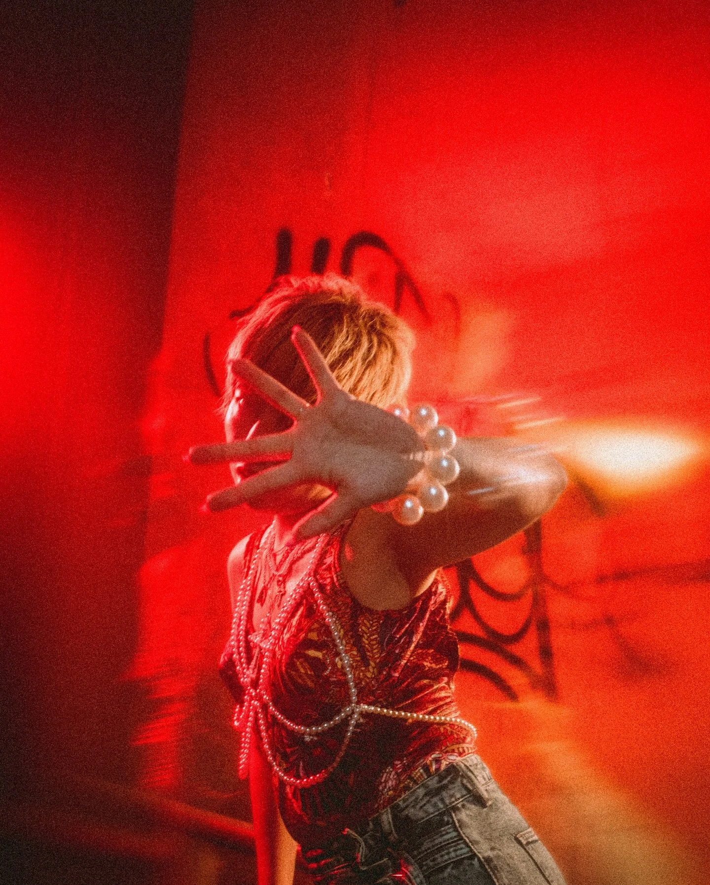 &ldquo;Mankind fears the darkness, so he scrapes away at the edge of it with fire.&rdquo;&thinsp;
⁣&thinsp;
@fujifilmjp_x&nbsp;100Vi⠀⠀⠀⠀⁣⁣⁣⁣⁣⁣&thinsp;
📷@denizdemir.photos⁣&thinsp;
In Frame:&nbsp;@givemechoco69&thinsp;
Edited with&nbsp;@lightroom&nbs