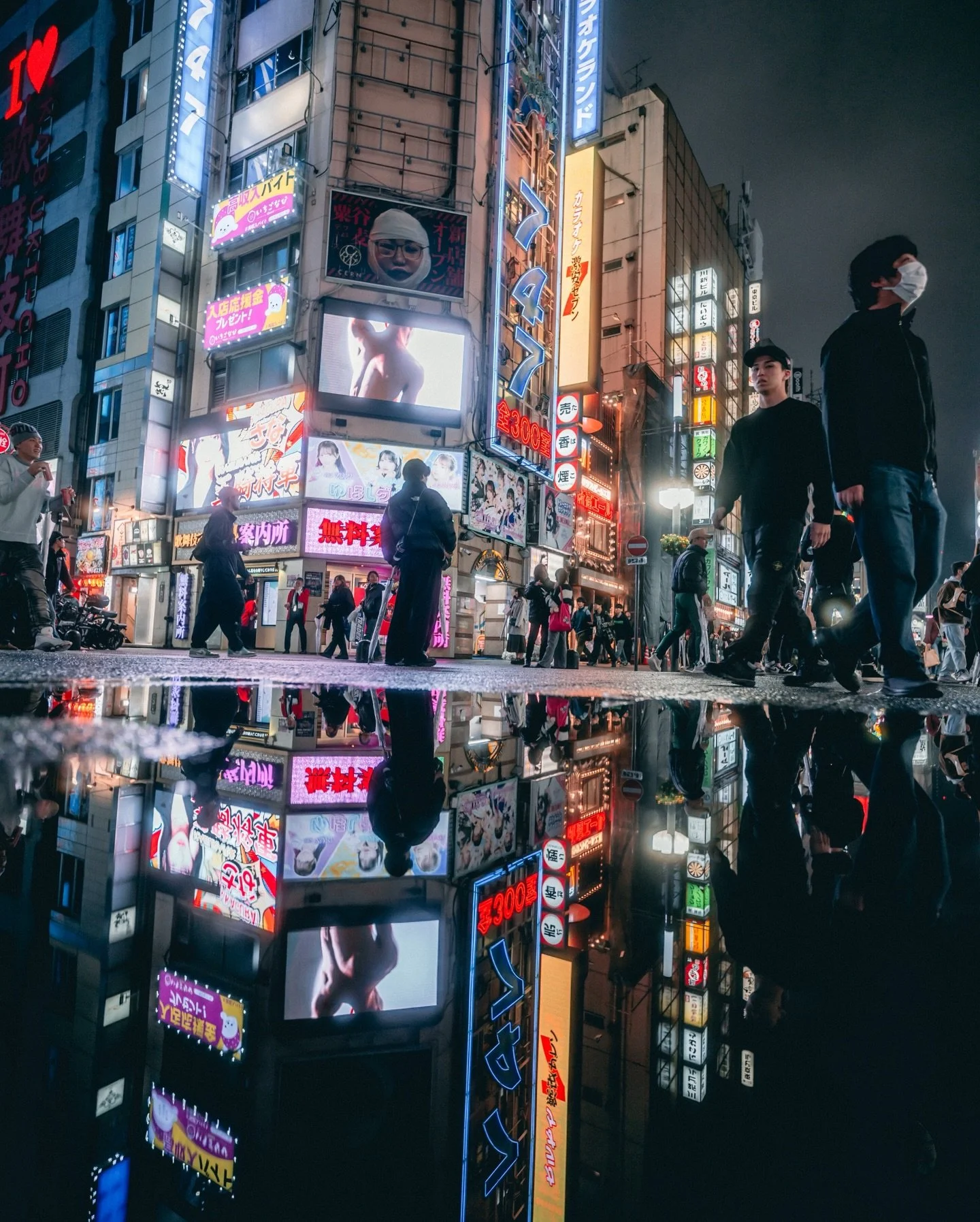 It&rsquo;s great to leave and see other cities, but Tokyo will always have my ❤️&thinsp;
&thinsp;
A collection of street shots taken on my &ldquo;Tokyo Red Light&rdquo; street photography workshop taken back in October/November 2025. 

Let me know yo