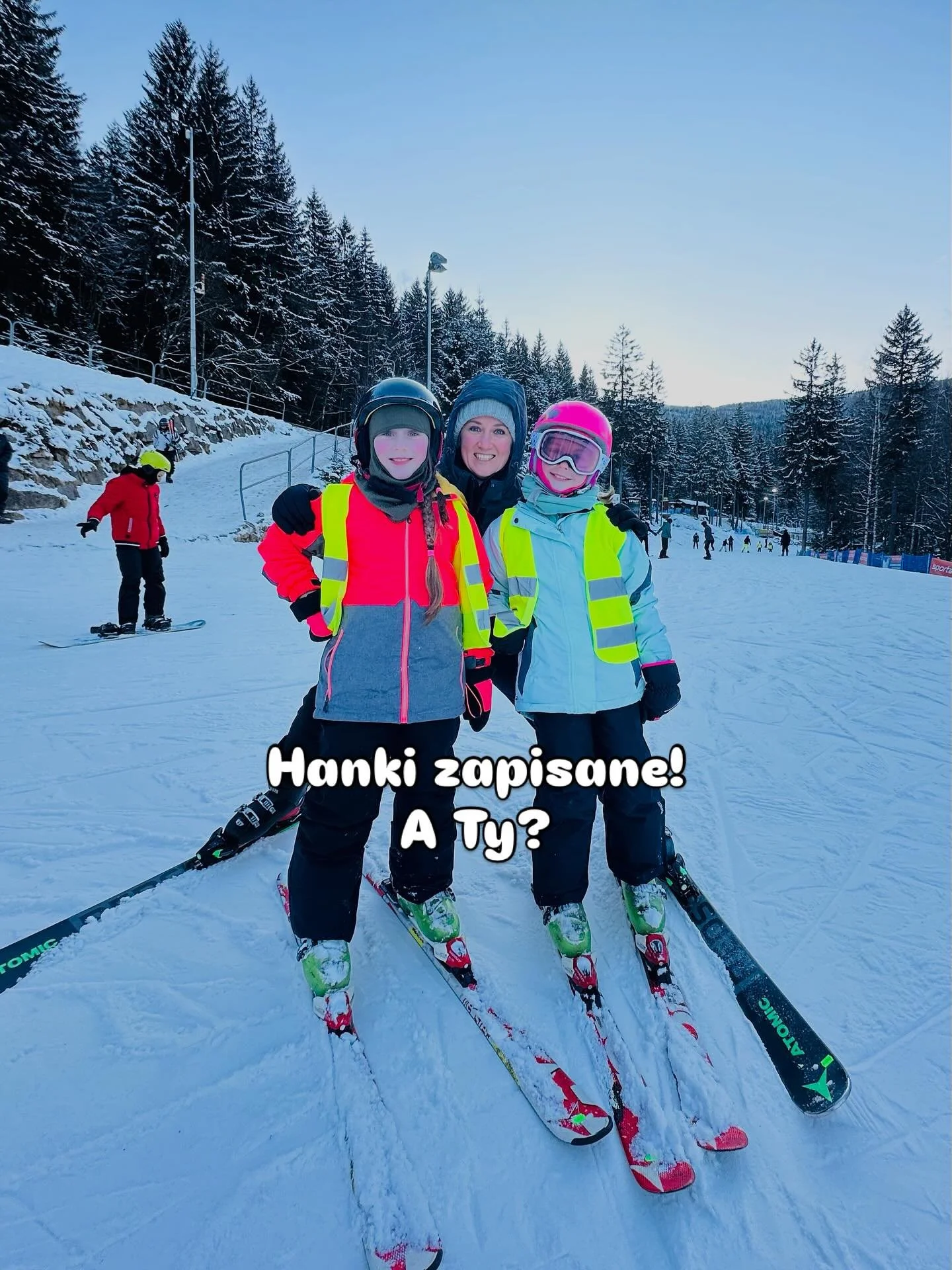 Zapisy na nasze Zimowiska idą pełną parą😬😁 
 Dwa tygodnie ferii, dwa terminy do wyboru! Nie bądź gapa i nie czekaj do ostatniego momentu🩵 
❄️ ZIMOWISKO 2025 &ndash; KARPACZ CZEKA! ⛷️🏂

Nie ważne, czy już śmigasz na nartach lub snowboardzie, czy d