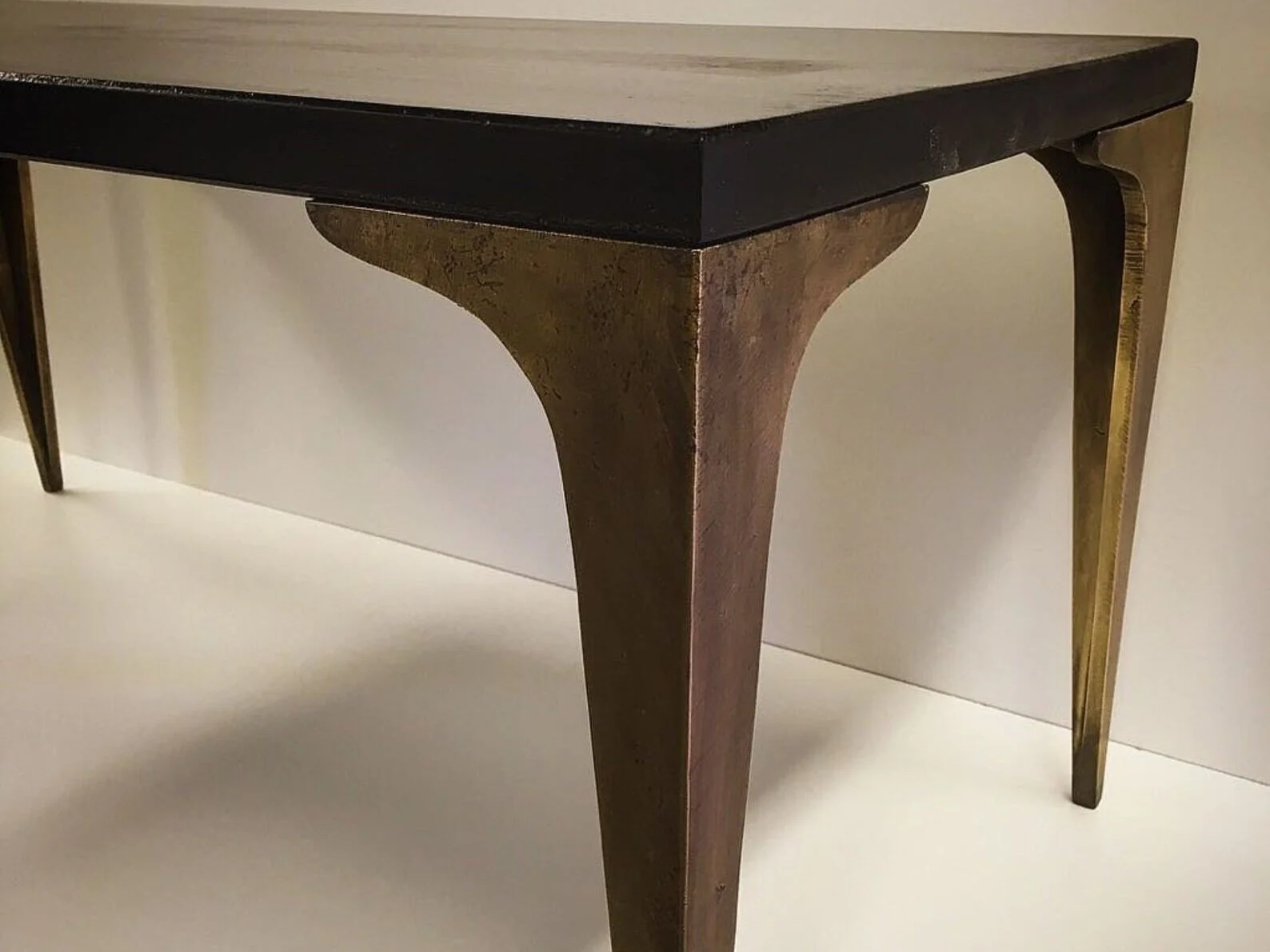 Wishbone and stiletto table legs