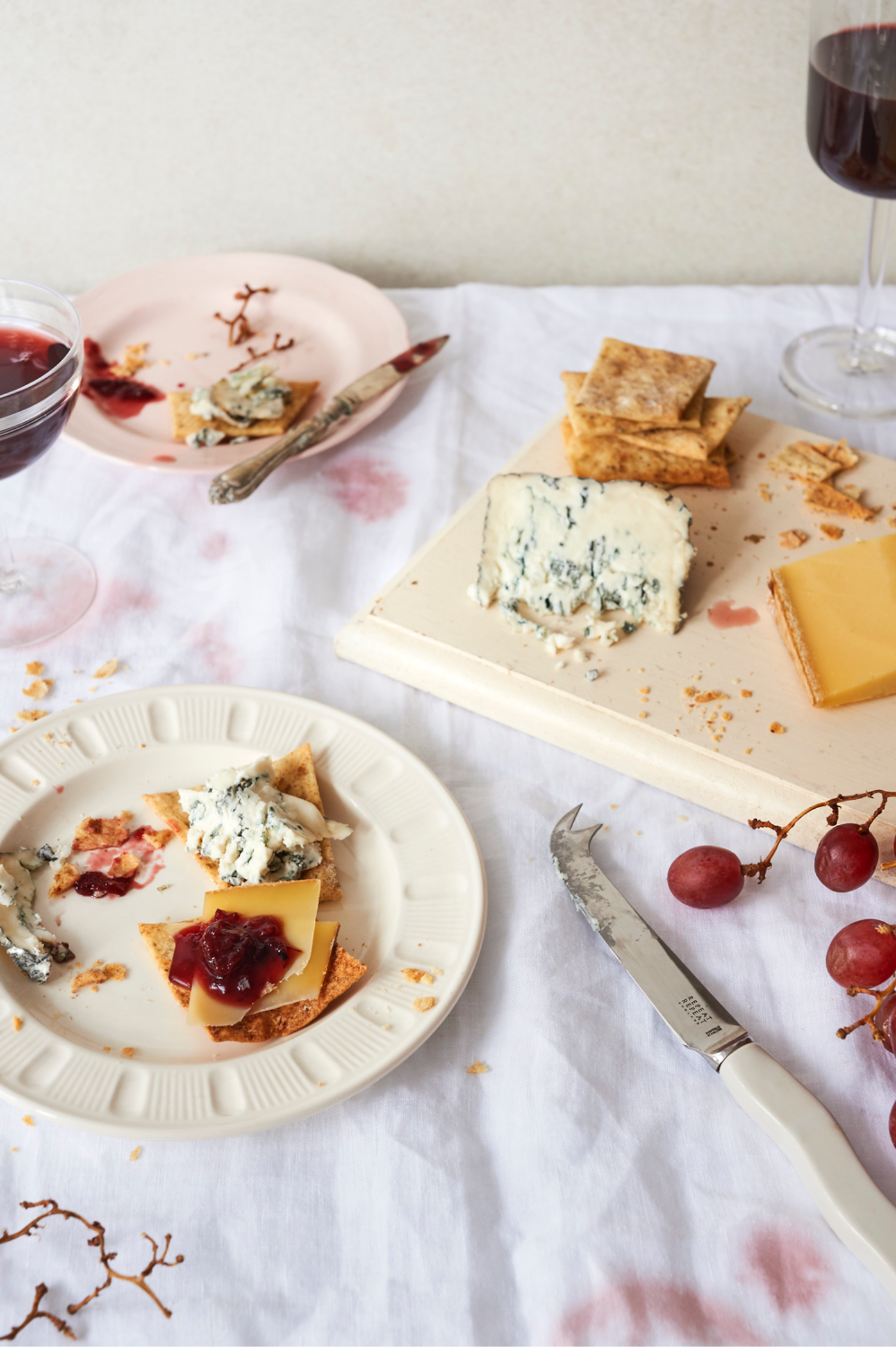 22-11-19_WinterFruitsTest_CheeseCranberryJelly_Messy_079_edited.png