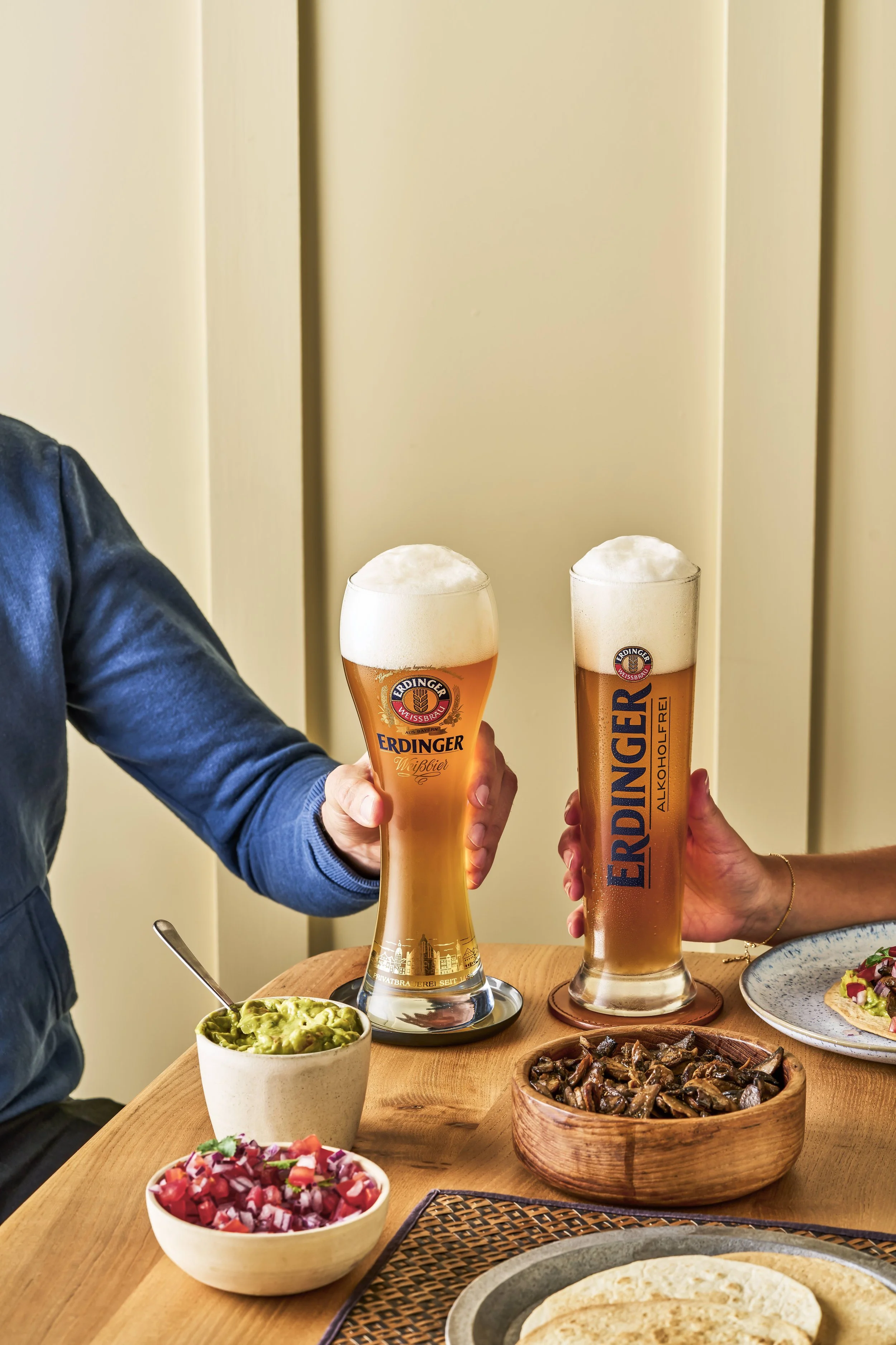 2023-05-23_R+T-Erdinger-UK+Global_ATHOME-DININGTABLE-Weissbier+AlkoholFrei_14010.jpeg