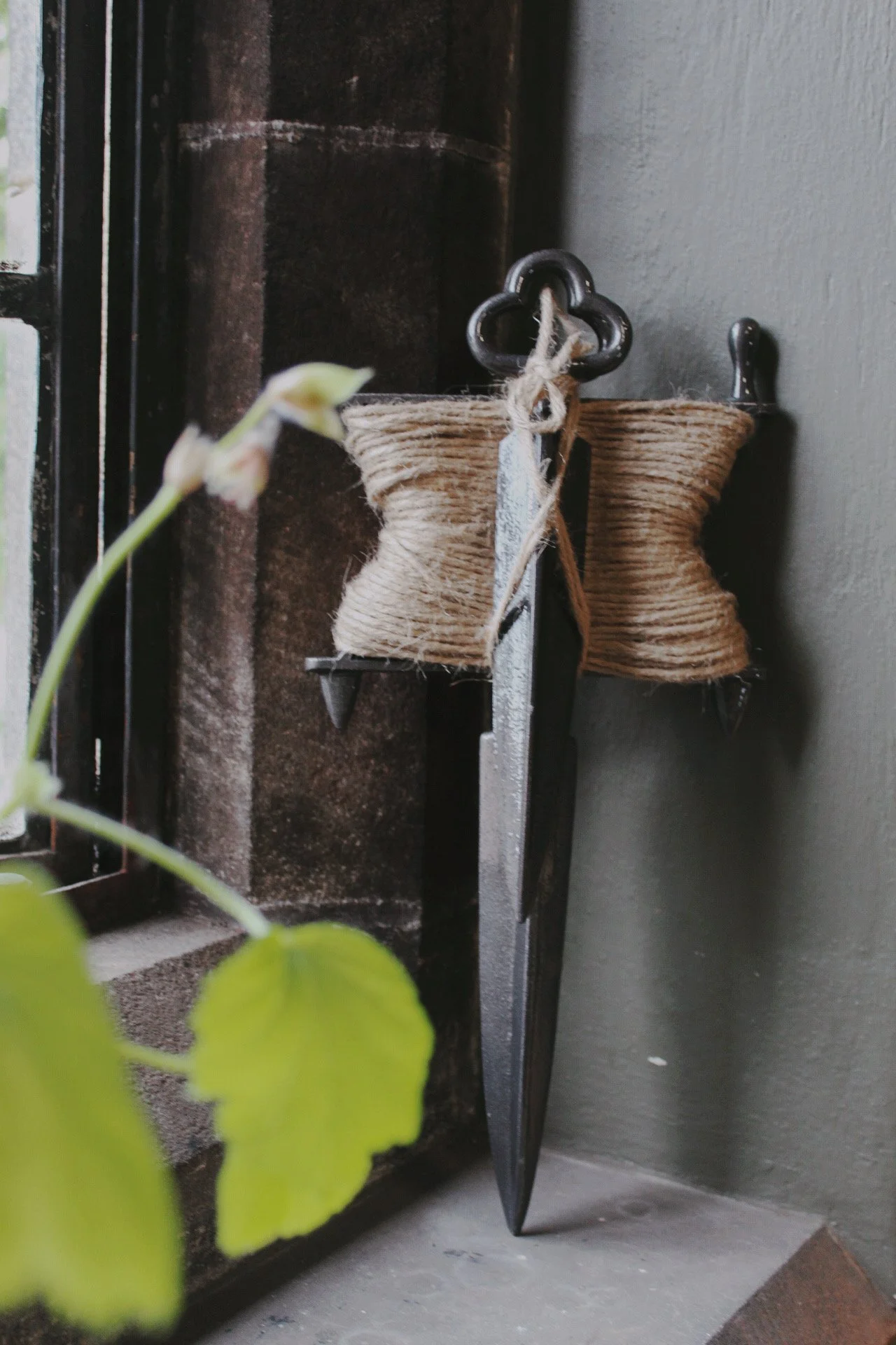 Potager Line garden tool with natural jute twine hanging beside a window