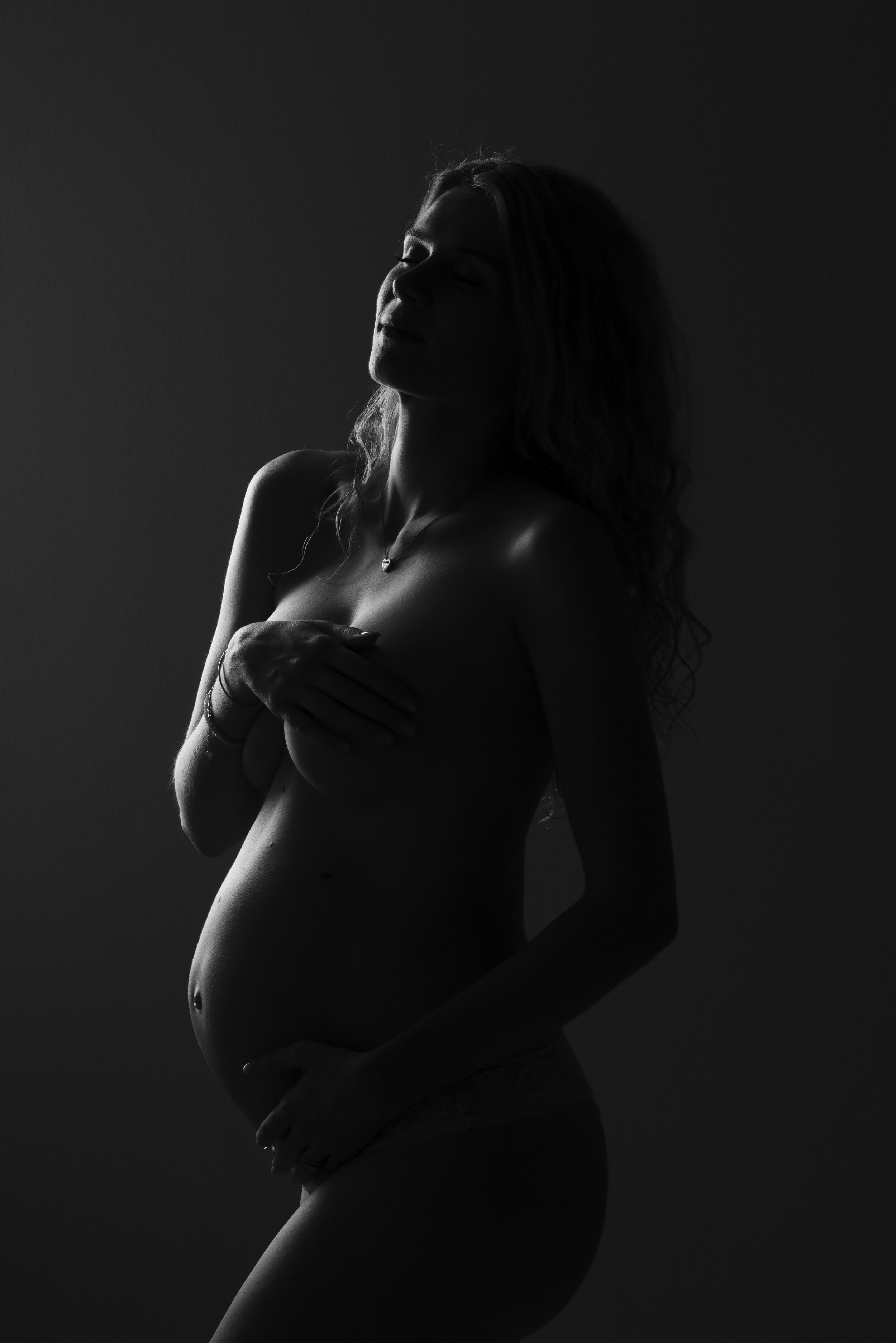 Silhouettenbilder deines Schwangerschaftsbauchs in unserem Studio in München