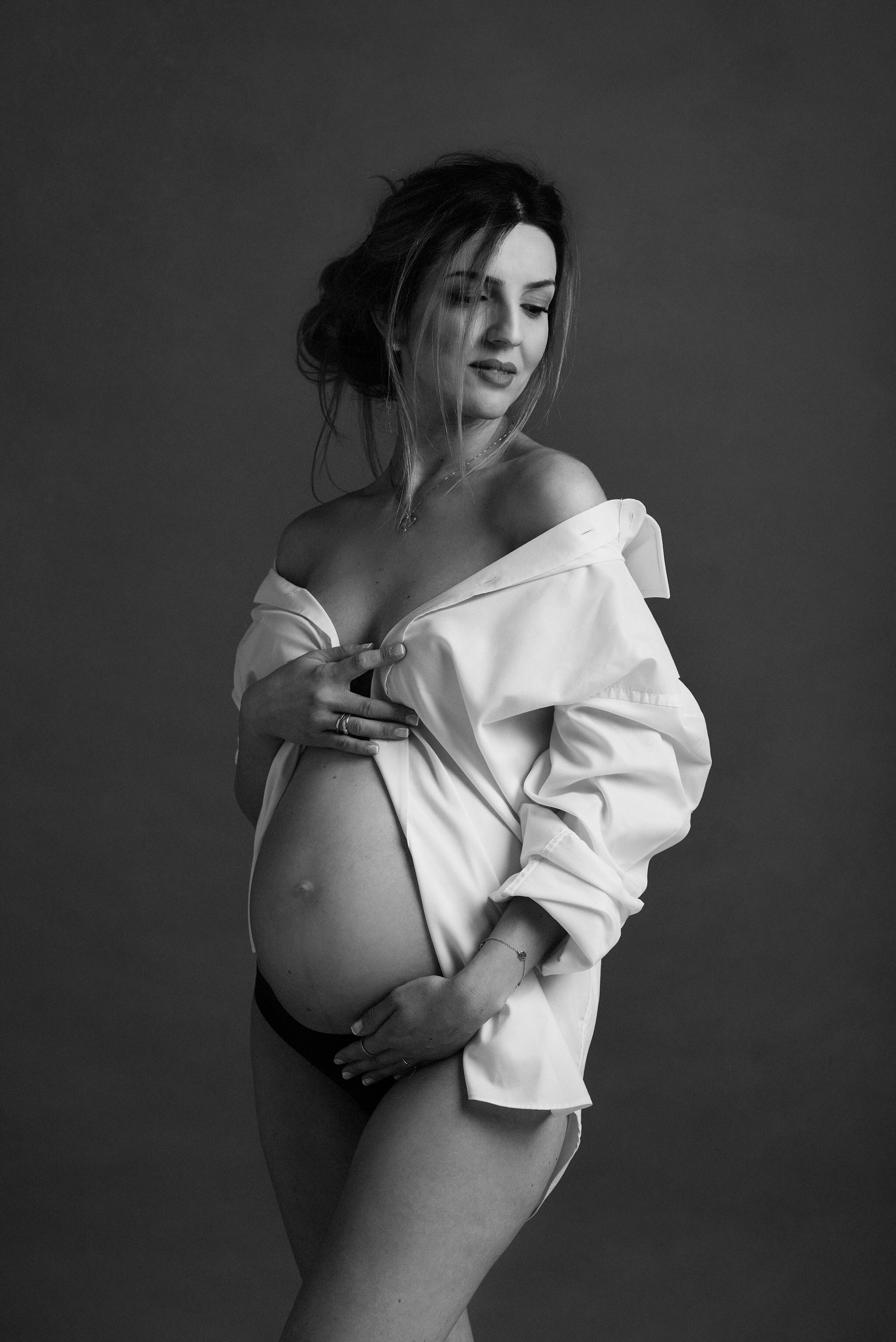 Schwangerschaftsshooting im Studio in München