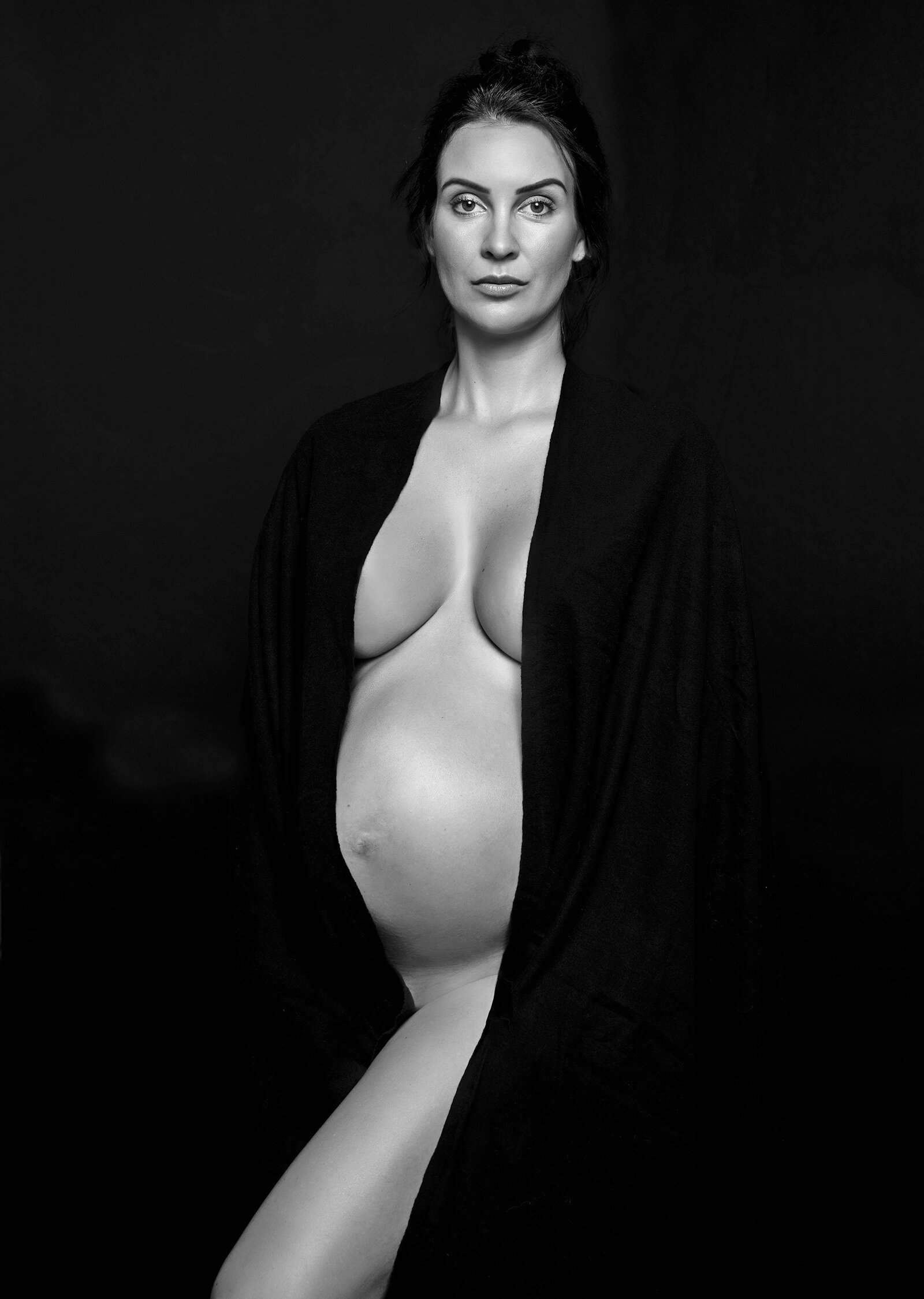 Elegante Schwangerschaftsfotografie im Studio in München