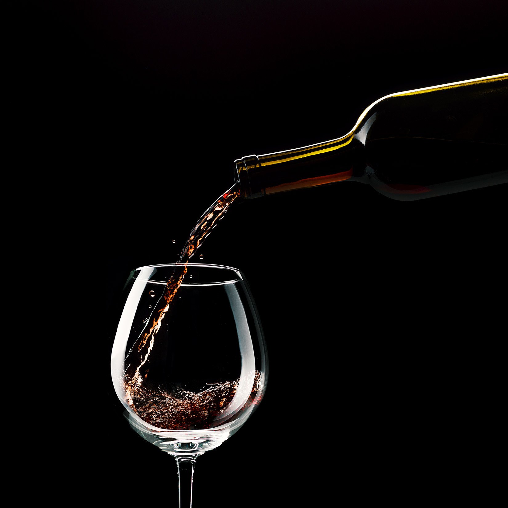 pouring-red-wine-in-a-wineglass-2021-08-27-09-36-37-utc_web.jpg