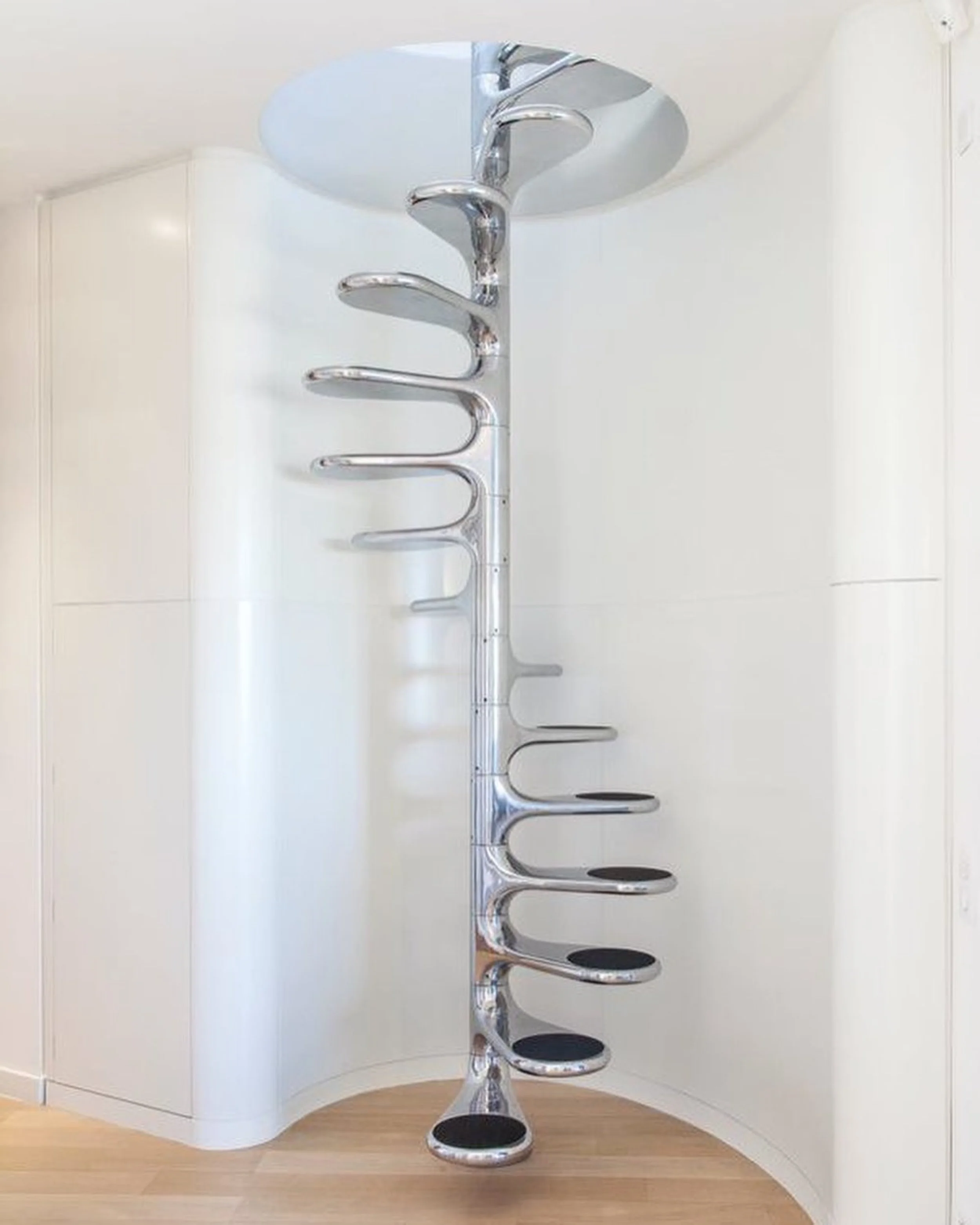 Roger Tallon’s ‘Helicoid’ Spiral Staircase