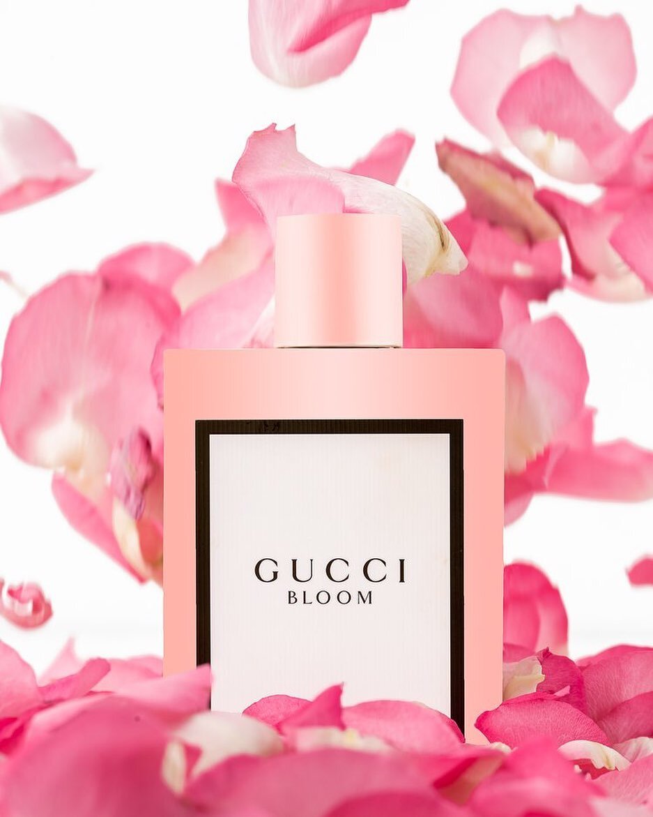 Still Life | Perfume @gucci 
@productphotodaily 
.
.
.
.

#productphotography #photography #productphotographer #photographer #productphotodaily #photooftheday #product #commercialphotography #perfumebottle #productshoot #productphotodaily #productph