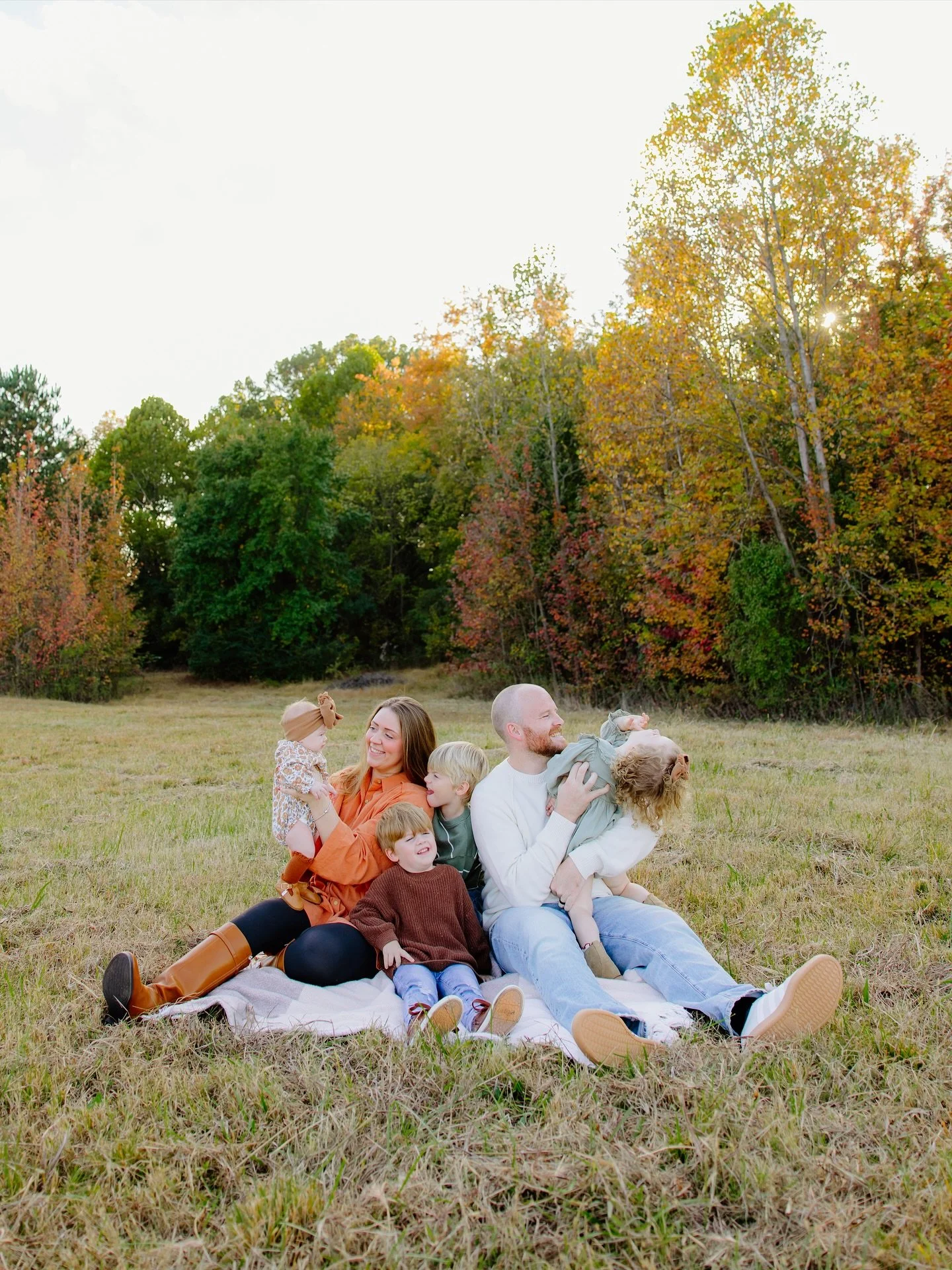 The Mitchell Fam✨🫶🏻

Family sessions are in full swing and I&rsquo;m having so much fun capturing these moments for y&rsquo;all! If you&rsquo;re in need of some family photos message me for more info!!

#photography #documentaryphotography #familyp