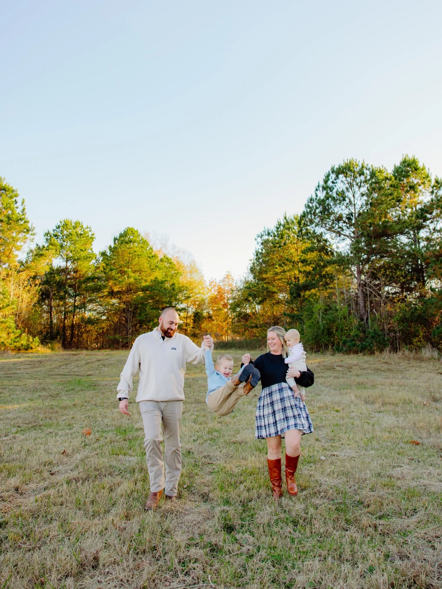 The Parkerson Family🤍

#familyphotography #familyphotoshoot #photographer #mississippi #tennessee #christmascard #christmasphotos