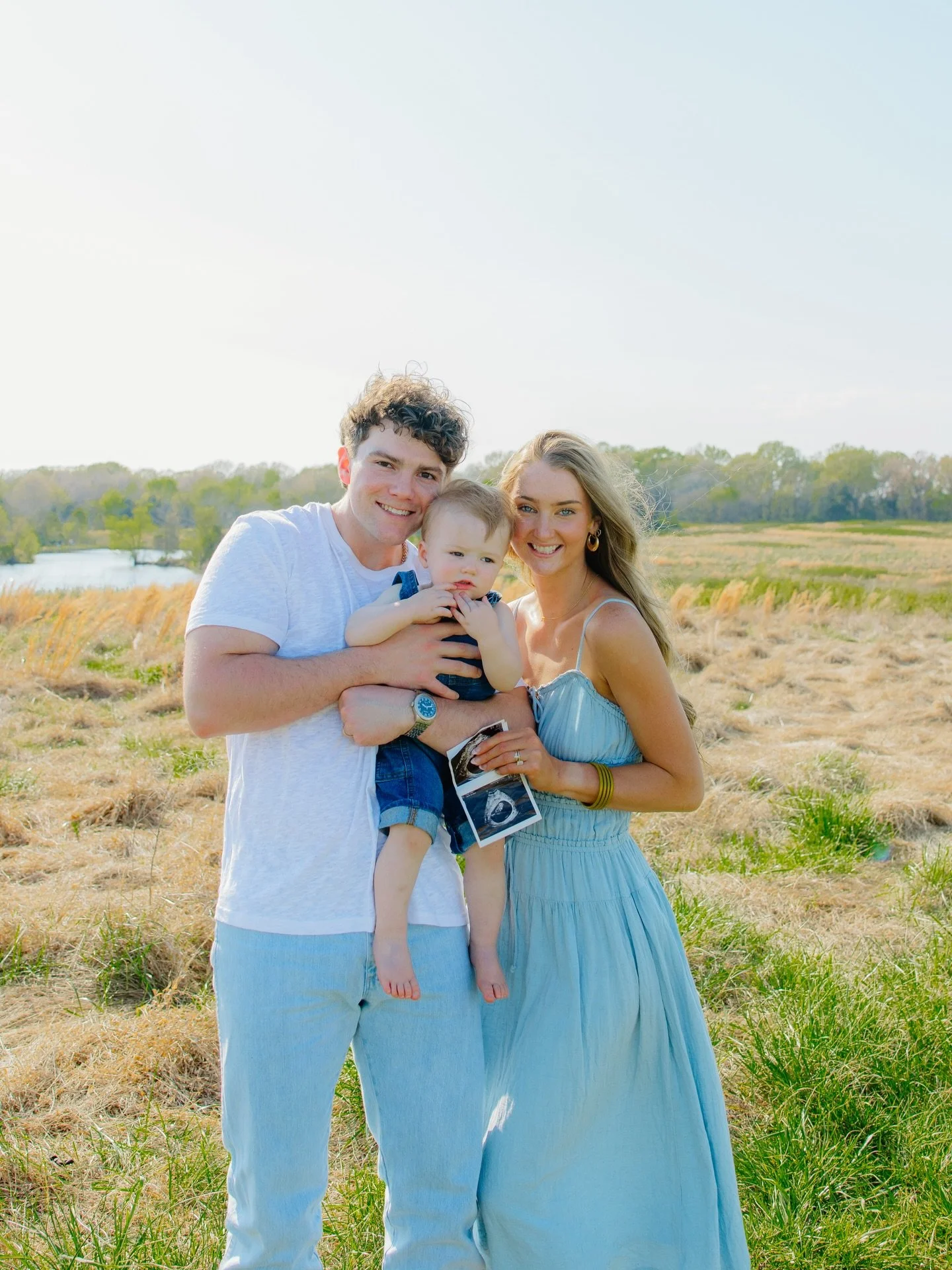 So thankful to capture this sweet announcement✨🤍

#photographer #documentaryphotographer #familyphotography