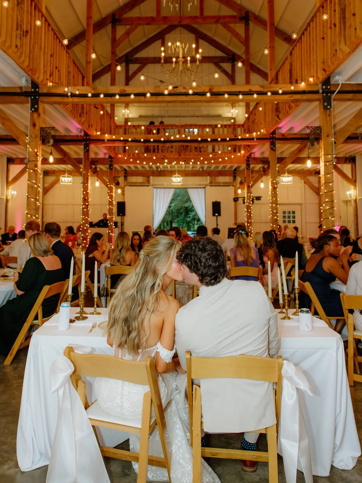 Receptions are more fun with disposable cameras🎞️📸👏🏼

#wedding #weddingphotography #weddingphotos #photography #documentaryphotography