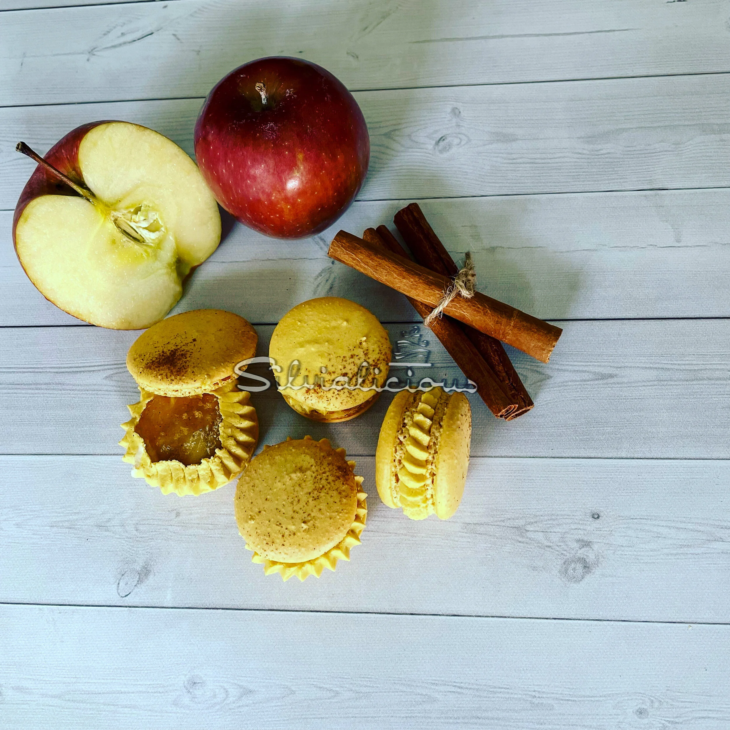 Apple Pie Macarons