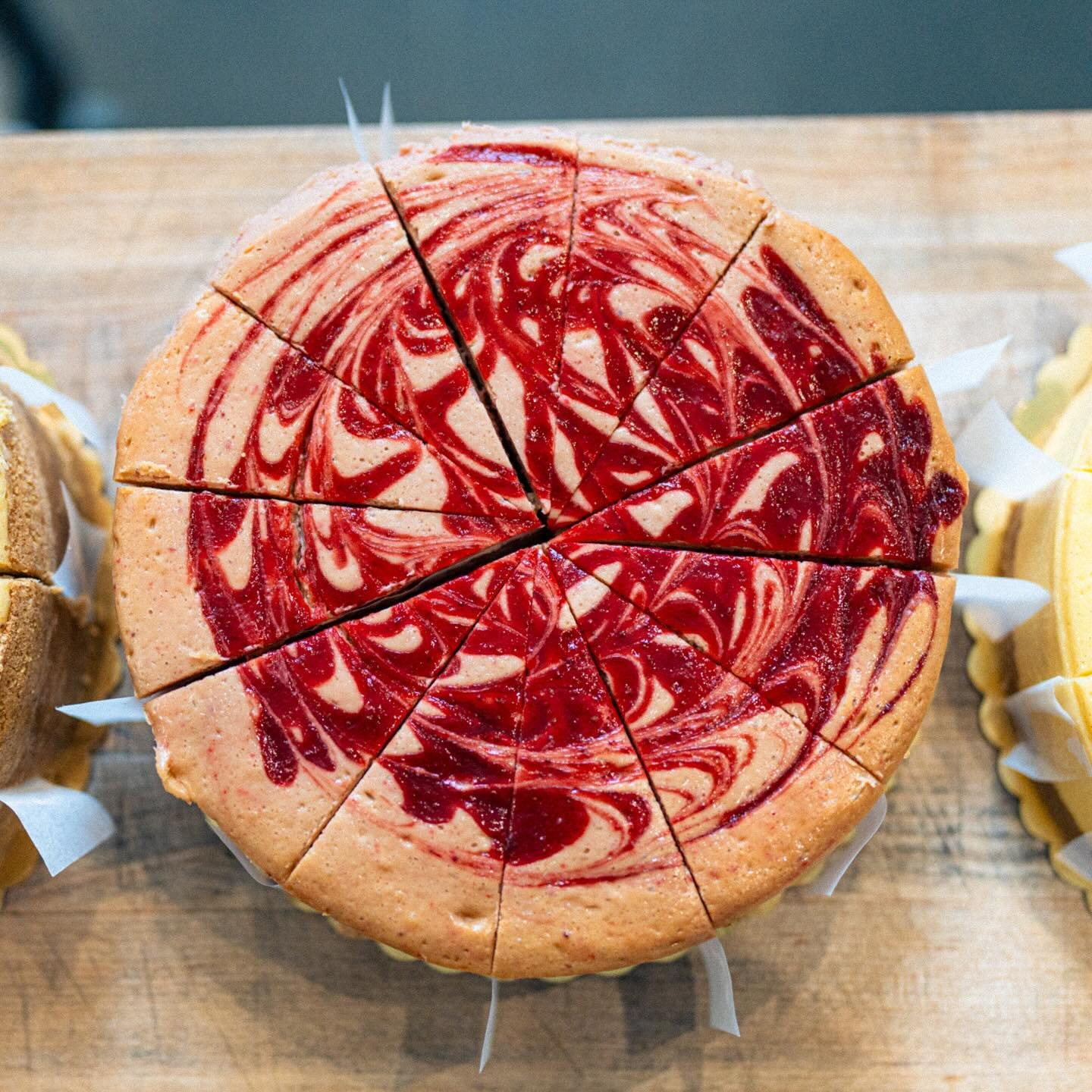 🍓🍰 Strawberry Shortcake! 🍰 🍓

#cheesecake #dessert #strawberry #shortcake #bakery #baked #columbus #ohio #eatlocal #foodie #columbuseats #yummy