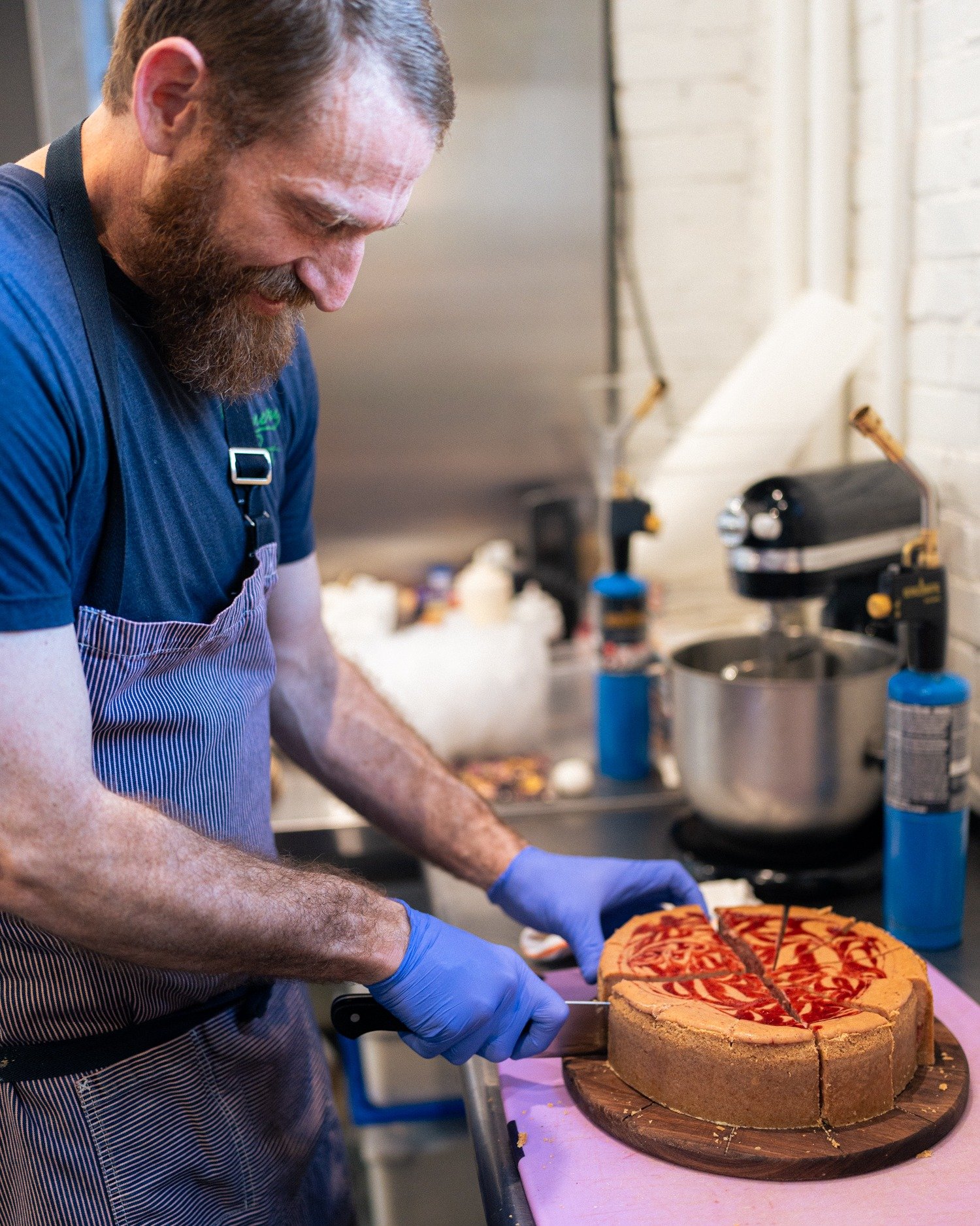 Strawberry cheesecake is guaranteed to put a smile on our faces! Looking for a reason to smile today? We got your back! 😁🍓
#strawberry #cheesecake #strawberryshortcake #dessert #bakery #yum #columbus #foodie #eatlocal #baked #goods #eatlocal