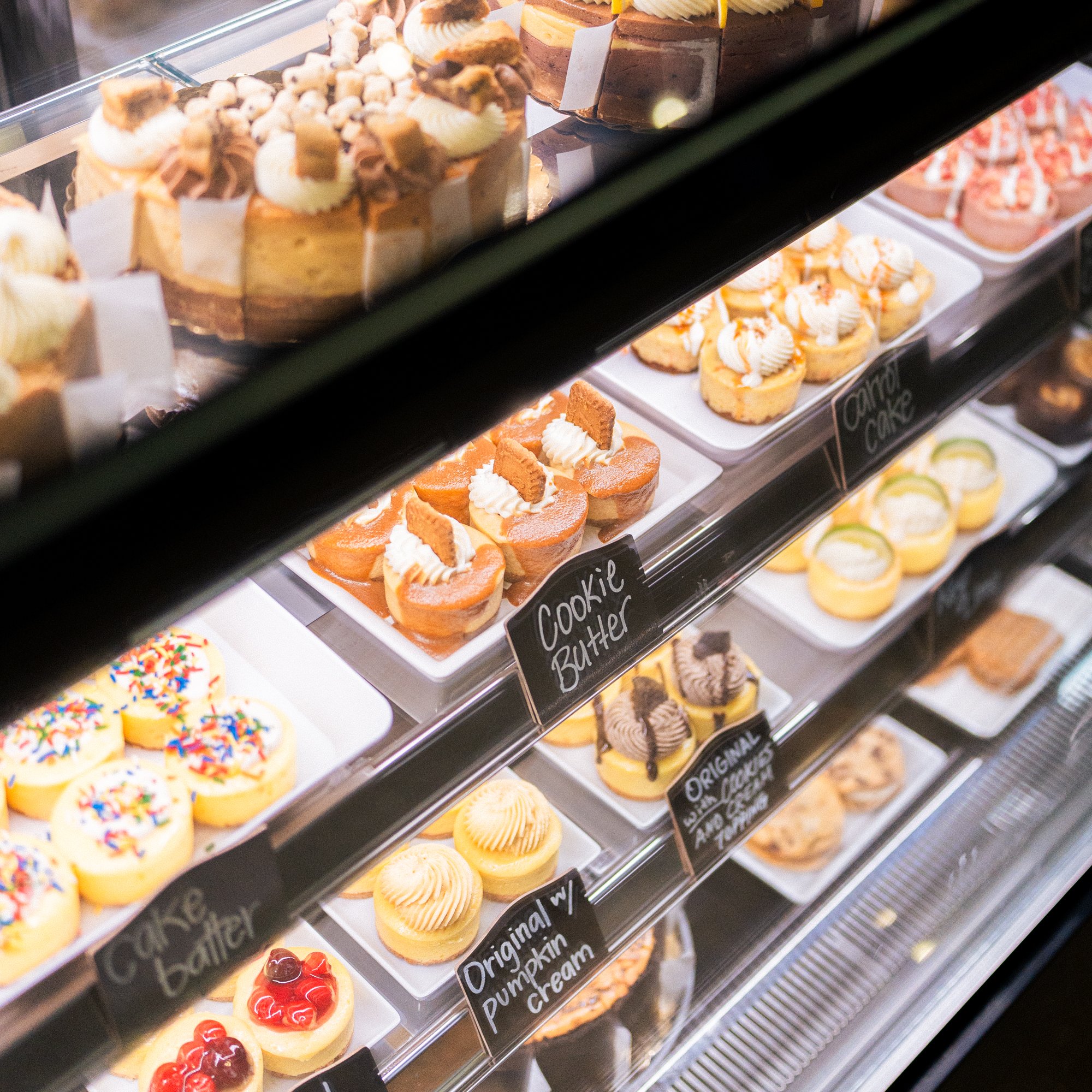 Got B*scoff? Our Cookie Butter Cheesecake minis sure do... take a look 👀
#cookie #biscoff #cheesecake #butter #cookiebutter #dessert #bakery #baked #goods #cookies #mini #columbus #foodie #localeats #snack