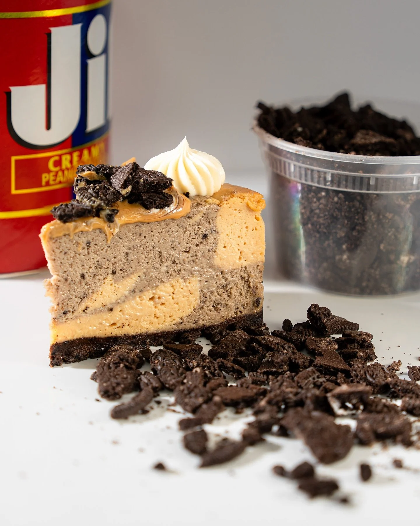 We believe at our core that one of the best ways to make something great even greater is to just add peanut butter. 🥜🍪🍦

Would you agree? 🤔

📸 - PB Cookies &amp; Cream Cheesecake

#peanutbutter #cookiesandcream #cbus #cbusfoodie #columbus #baked
