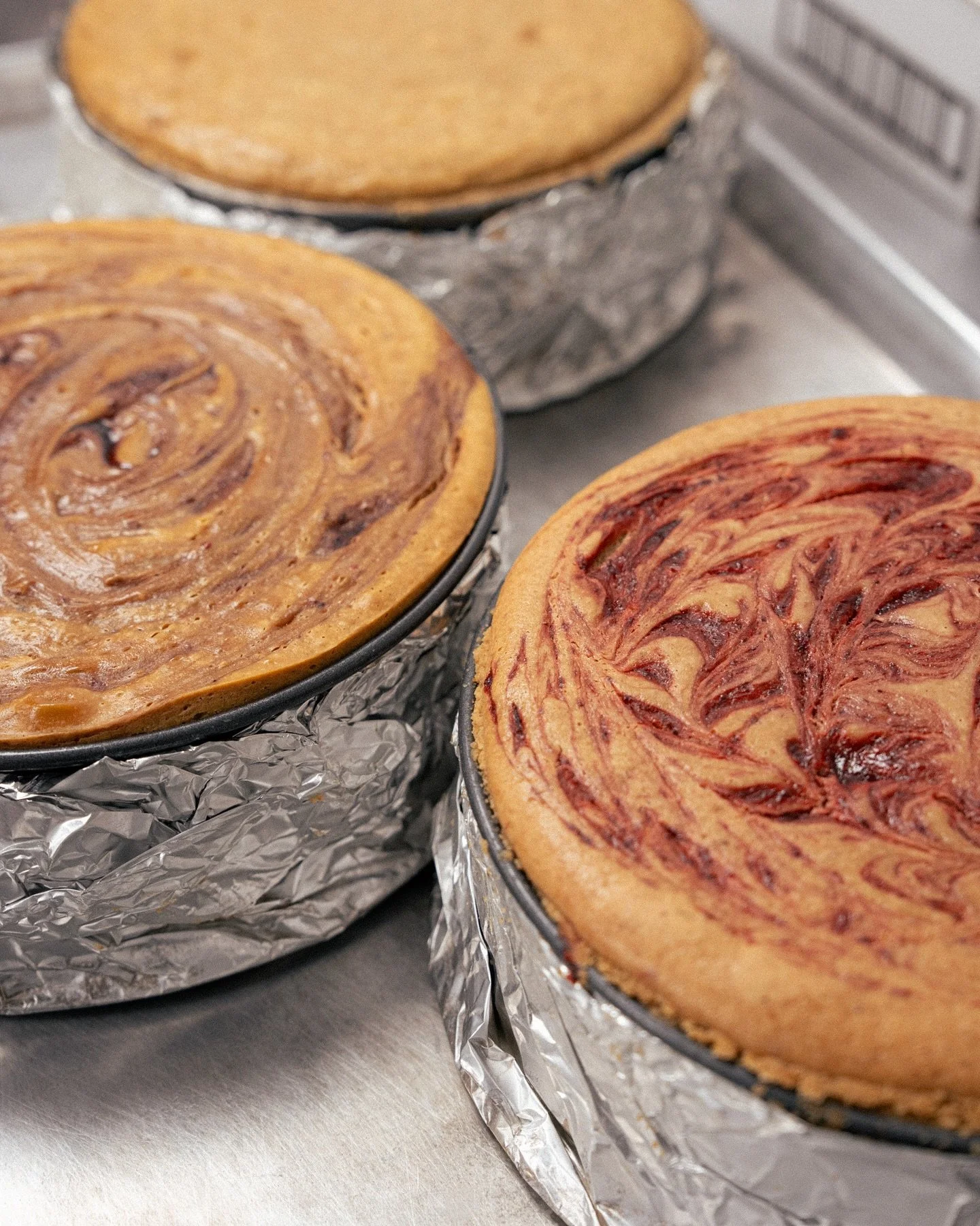 ⏱️ Time to secure your Thanksgiving cheesecake is running out! Don&rsquo;t get stuck picking up pre-made cookies from the grocery store this year, make sure you place your order ASAP before we close our books! 

#cheesecake #family #together #cbus #b