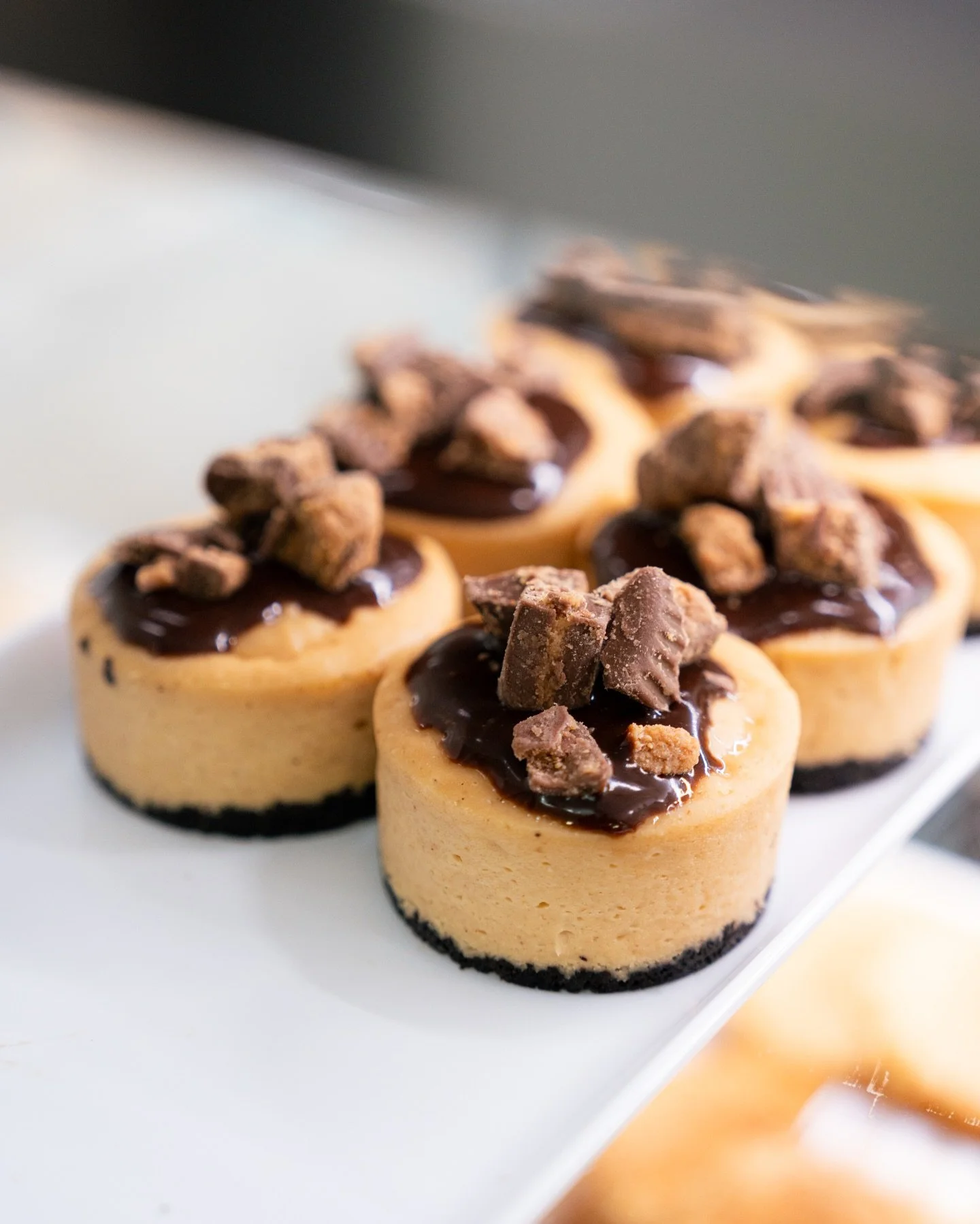 It&rsquo;s Game Day y&rsquo;all! 🏈 There&rsquo;s still time to add some extra excitement to your watch this evening with some cheesecake 😋 Go Buckeyes! 

📸 - Peanut Butter Chocolate mini, Raspberry Peach mini, Strawberry Crunch mini

#gameday #buc