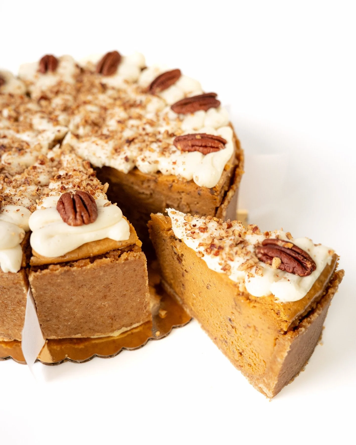 Do you pronounce it pe-CAN or a pe-CAHN? 🗣️

However you want to say it, a bite of our Brown Butter Pecan Cheesecake is the perfect way to bring a smile to your face on these cold and grey January days 😁

#pecan #cheesecake #cbusfoodscene