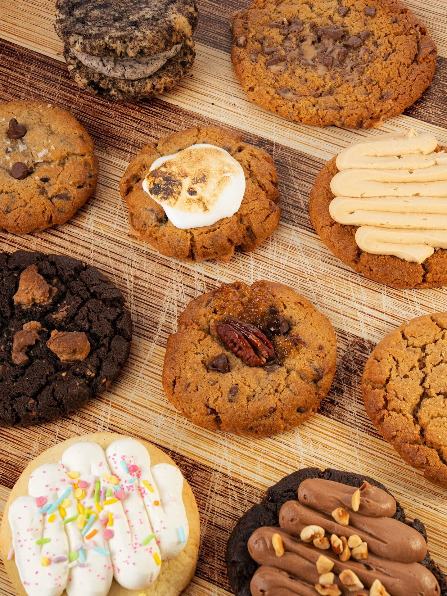 So many cookies to choose from&hellip; have you tried them all?

We&rsquo;re always adding new options to our cookie case. Stop by this weekend and see what our options are!

#bakery #cbusohio #cookiesfordays #foodie #cbusfoodie