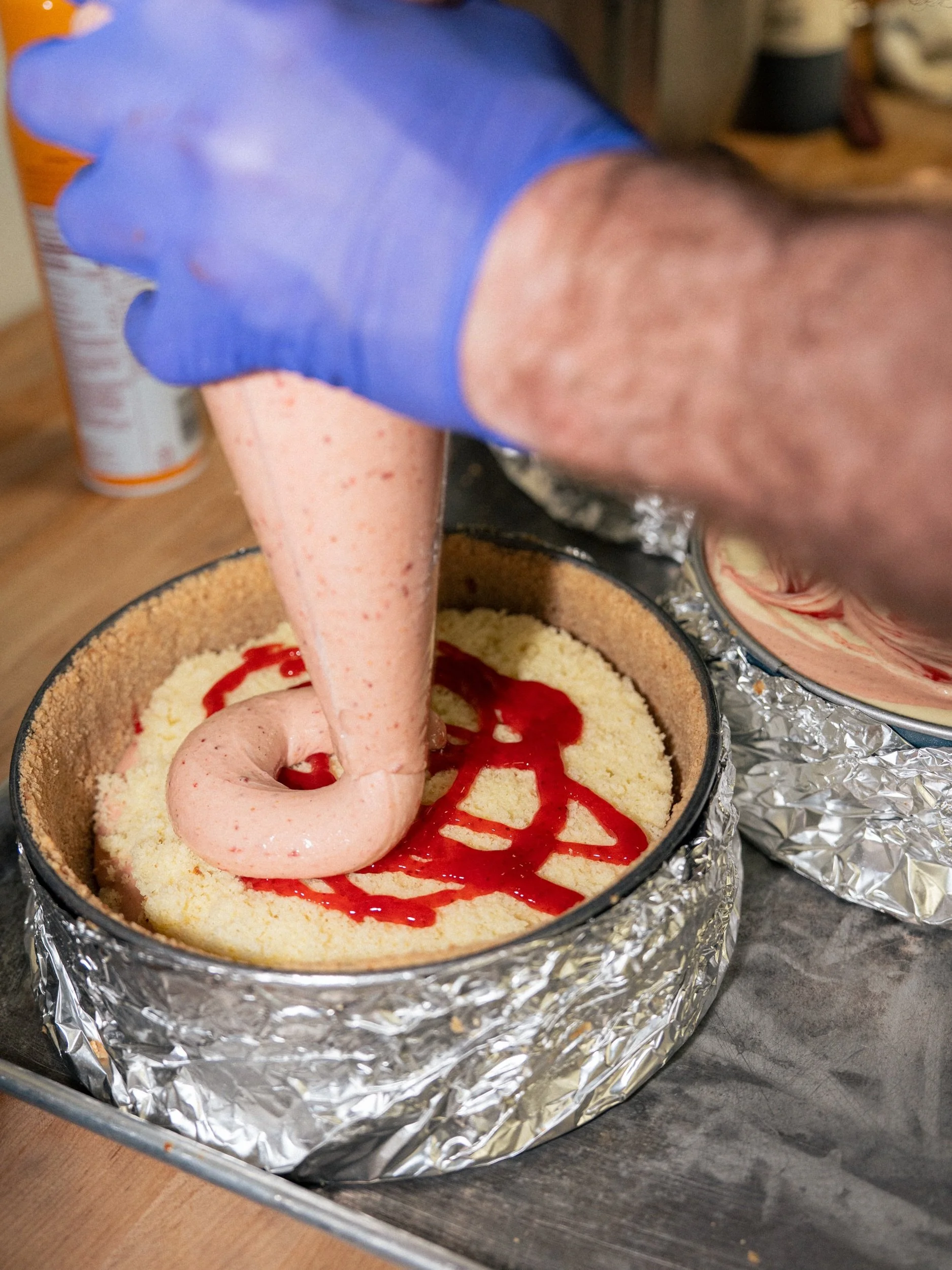 How do we get the cake layers baked inside the cheesecake? We&rsquo;ll never tell&hellip; but you can have a look! 👀😋

#cheesecakelover #handbaked #bakingsecrets #614eats 
#cbusfoodie