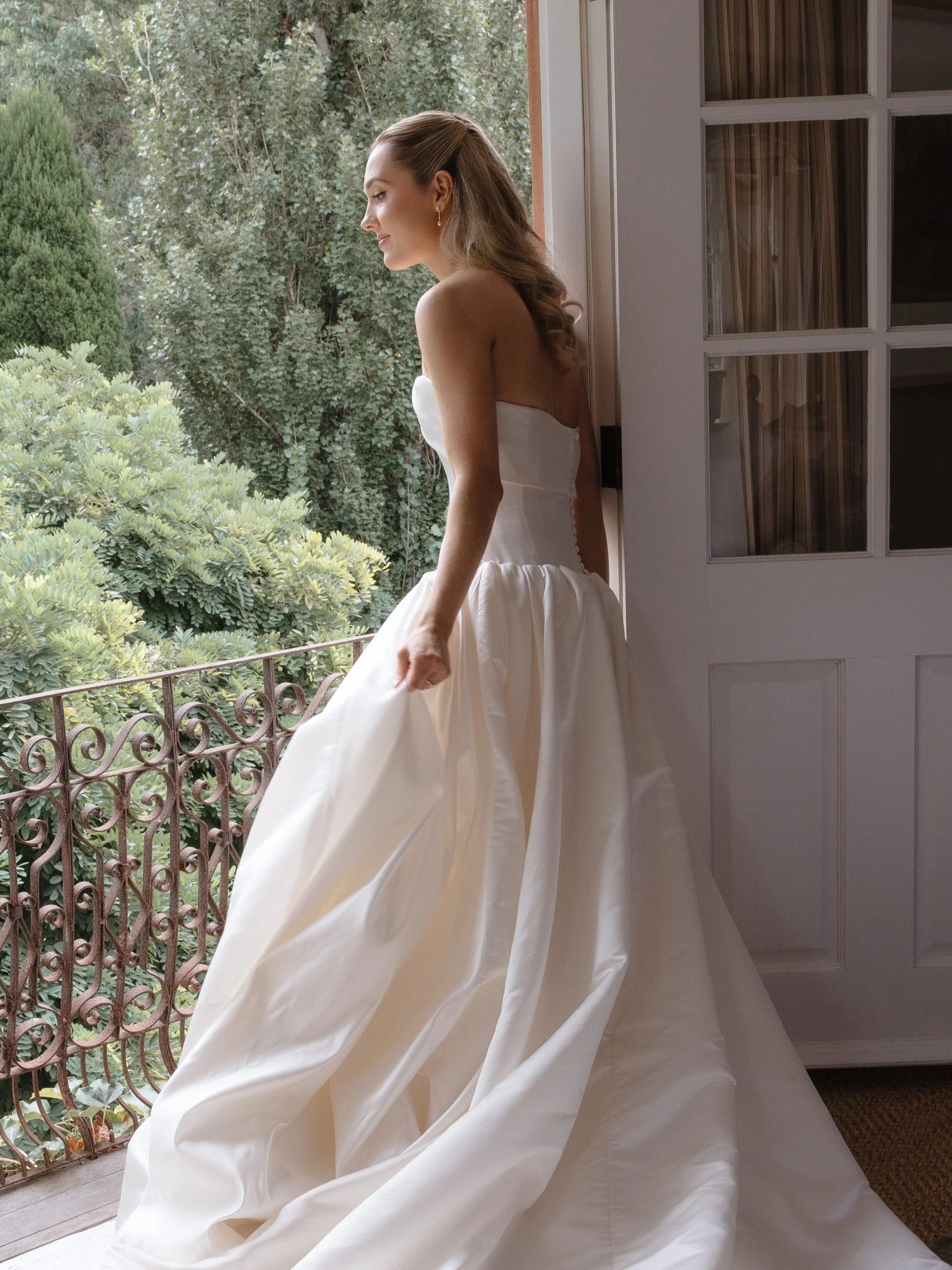 Bride at Redleaf, Wollombi in the Hunter Valley.Half Up, Half Down Hairstyle with sleek front and soft glam waves created by Adam Harant