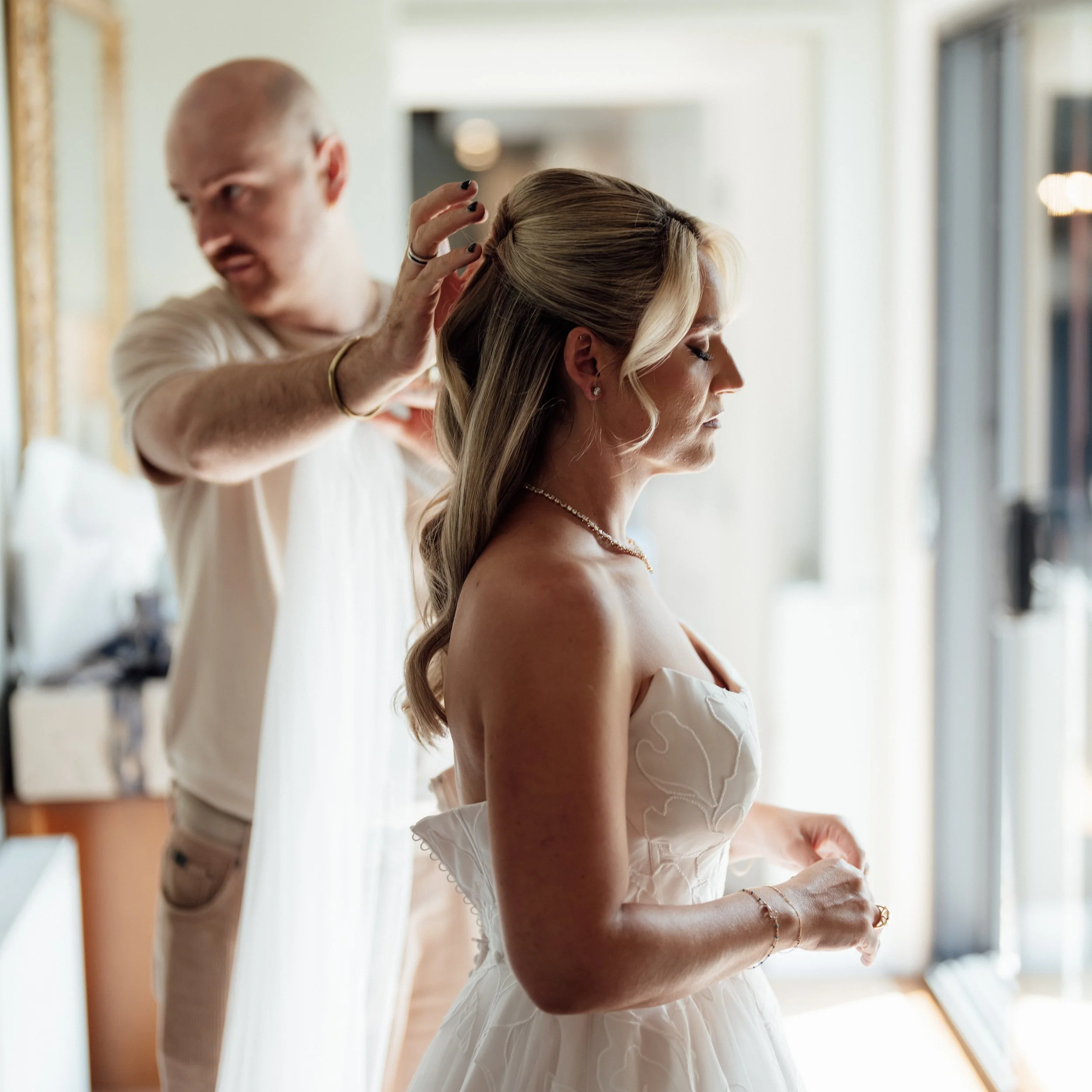 southern highlands, bridal hair, sydnay wedding hairstylist creates an elegant half up, half down with soft glam waves