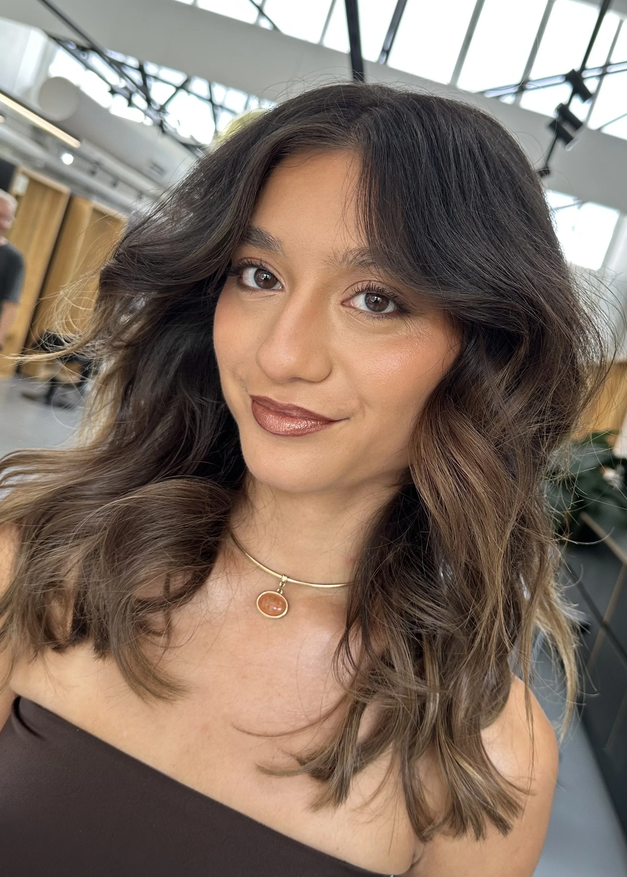 Natural-makeup-look-sydney-artist-bronze-bown-skin-beachy-hair-hairstylist-surry-hills