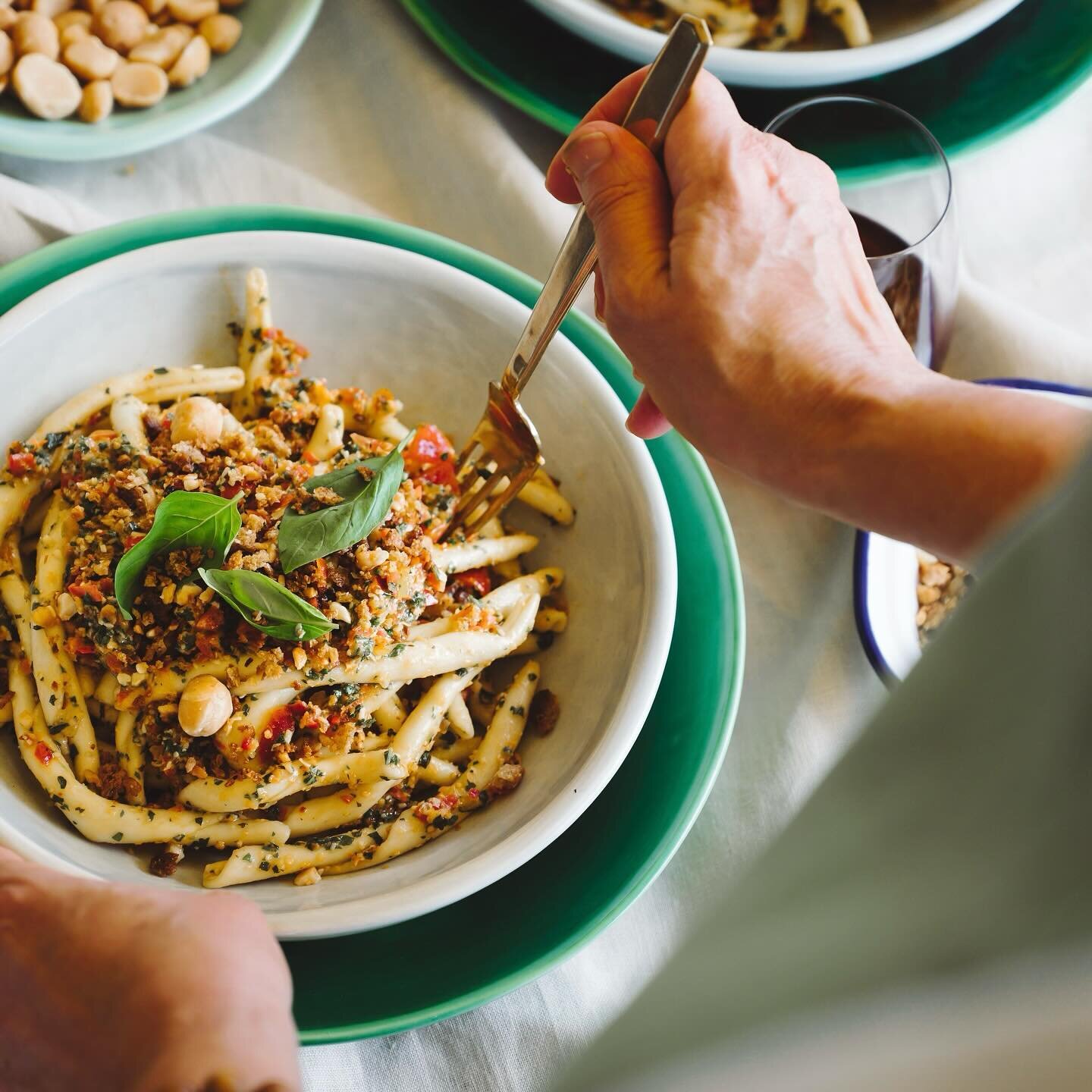 Phew, it&rsquo;s been another hot one today 😅. So it&rsquo;s pesto for dinner tonight, but not pesto as you know it! 

This is my Aussie take on Sicilian Pesto alla Trapanese - and it&rsquo;s just the ticket for an effortless Monday night dinner🍝.
