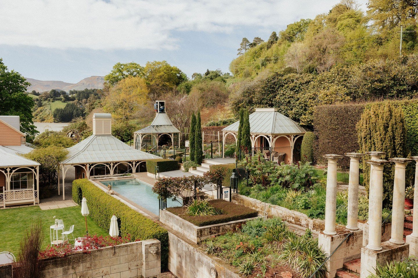 Spring vibes are here, and we&rsquo;re so excited for the season of sun-soaked weddings at stunning spots like Ōhinetahi.✨ What&rsquo;s your favourite South Island venue?