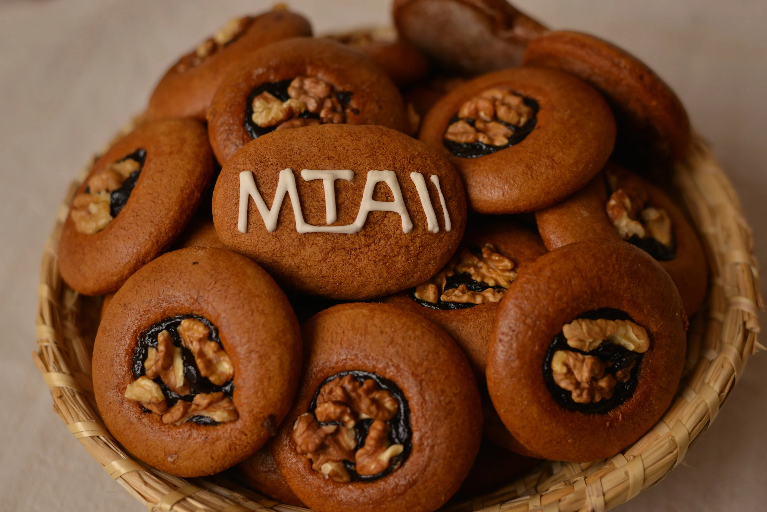 Košíček rôzne druhy podľa počtu medovníkov s logom spoločnosti