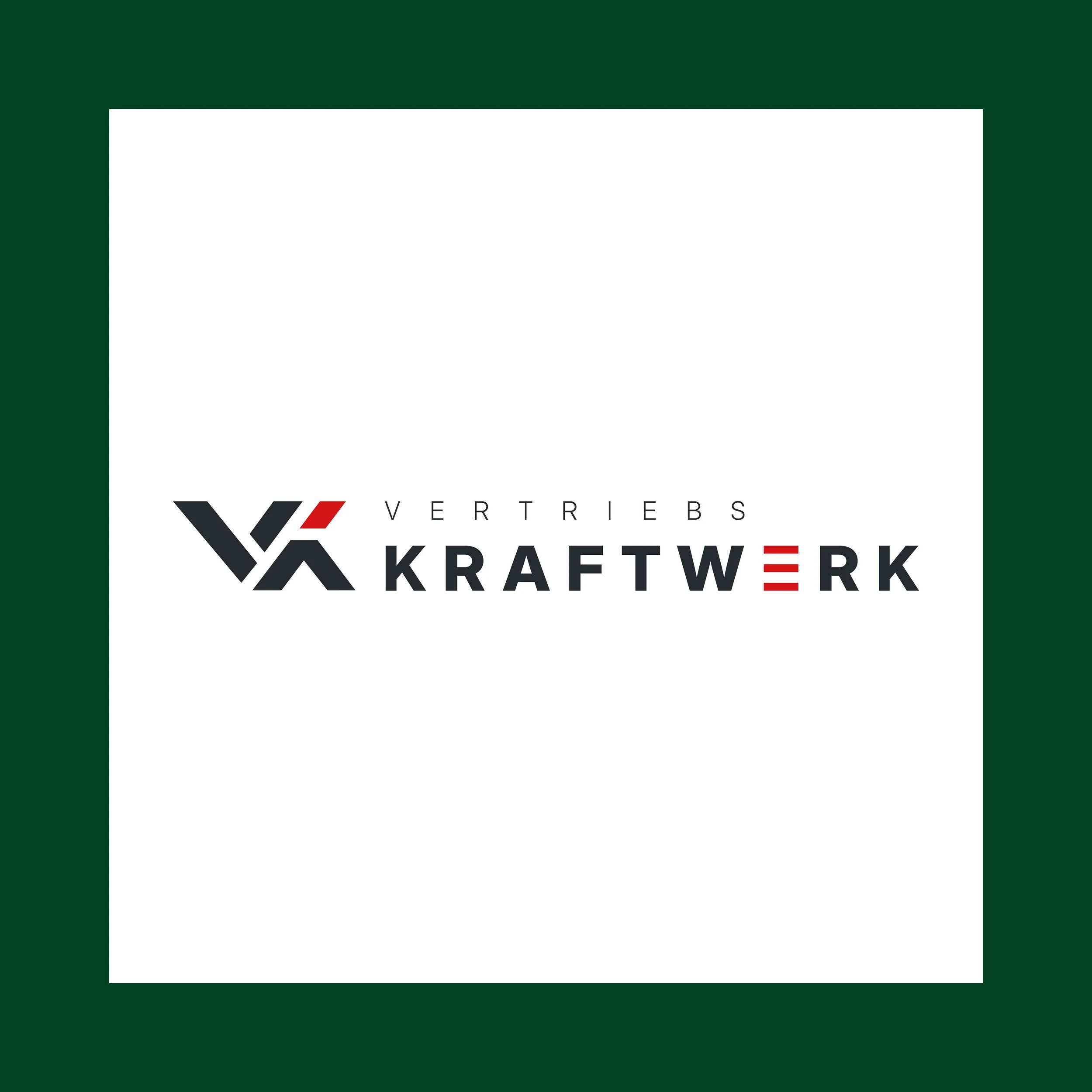 Das Logo der Kraftwerk Vertrieb GmbH auf weißem Hintergrund, umrahmt von einem grünen Rahmen.