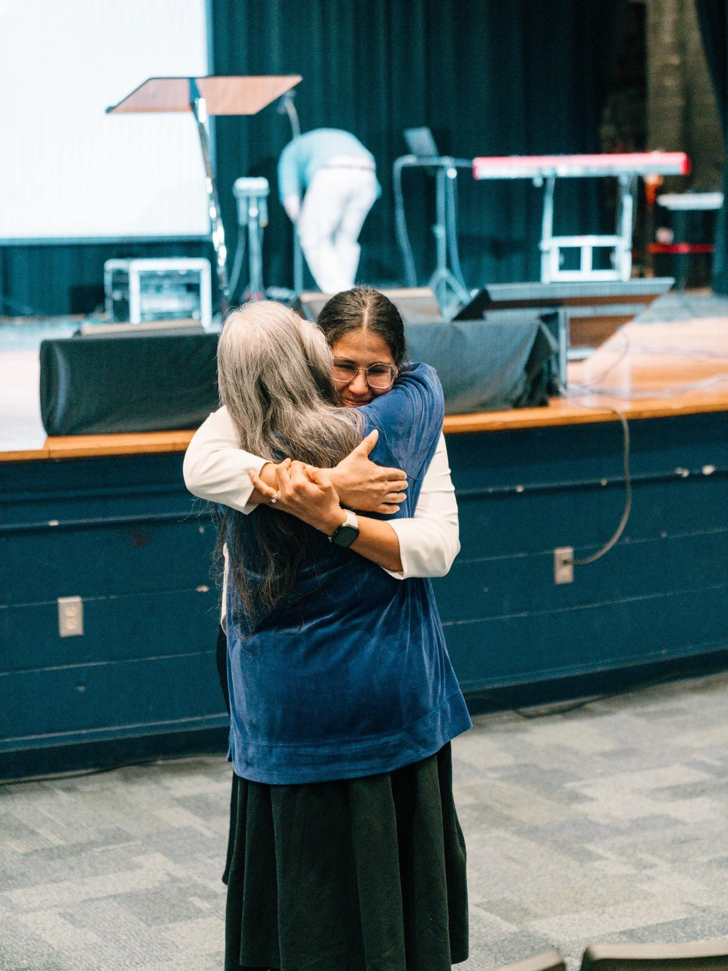 Another amazing Sunday at Meta, surrounded by people we love and a presence that changes everything. 🤍🙌 

There is something special about worshipping together and taking time to truly fellowship. Moments like these remind us why community matters 