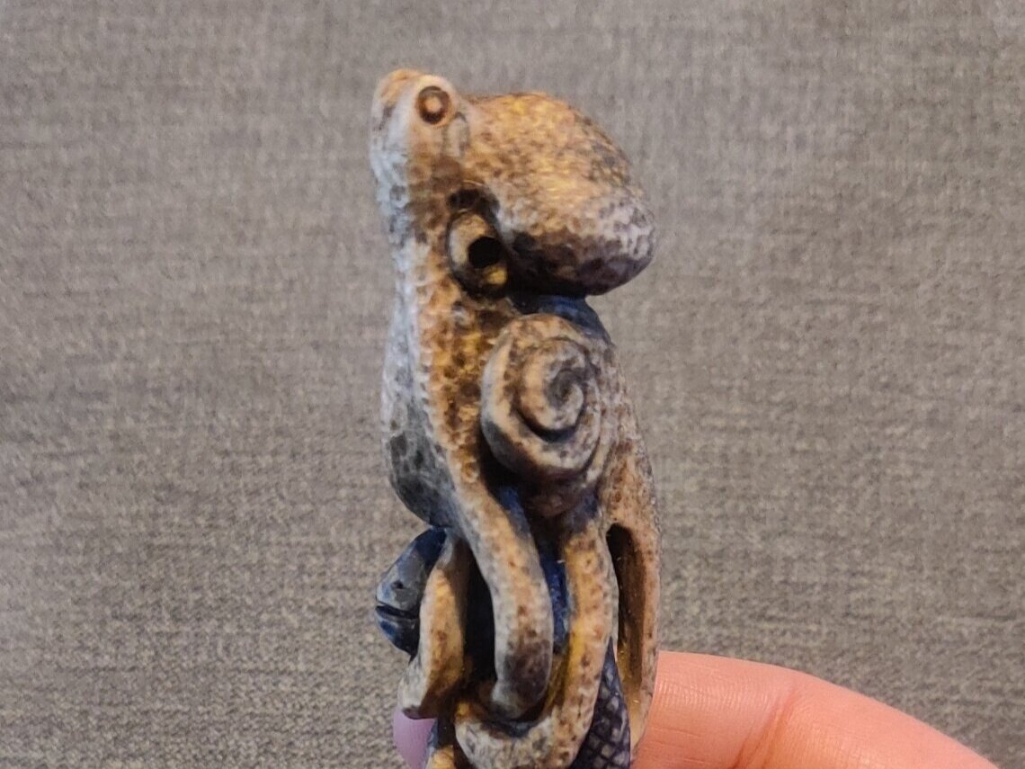 Hunter octopus with it's fishy prey - spoon in basswood 