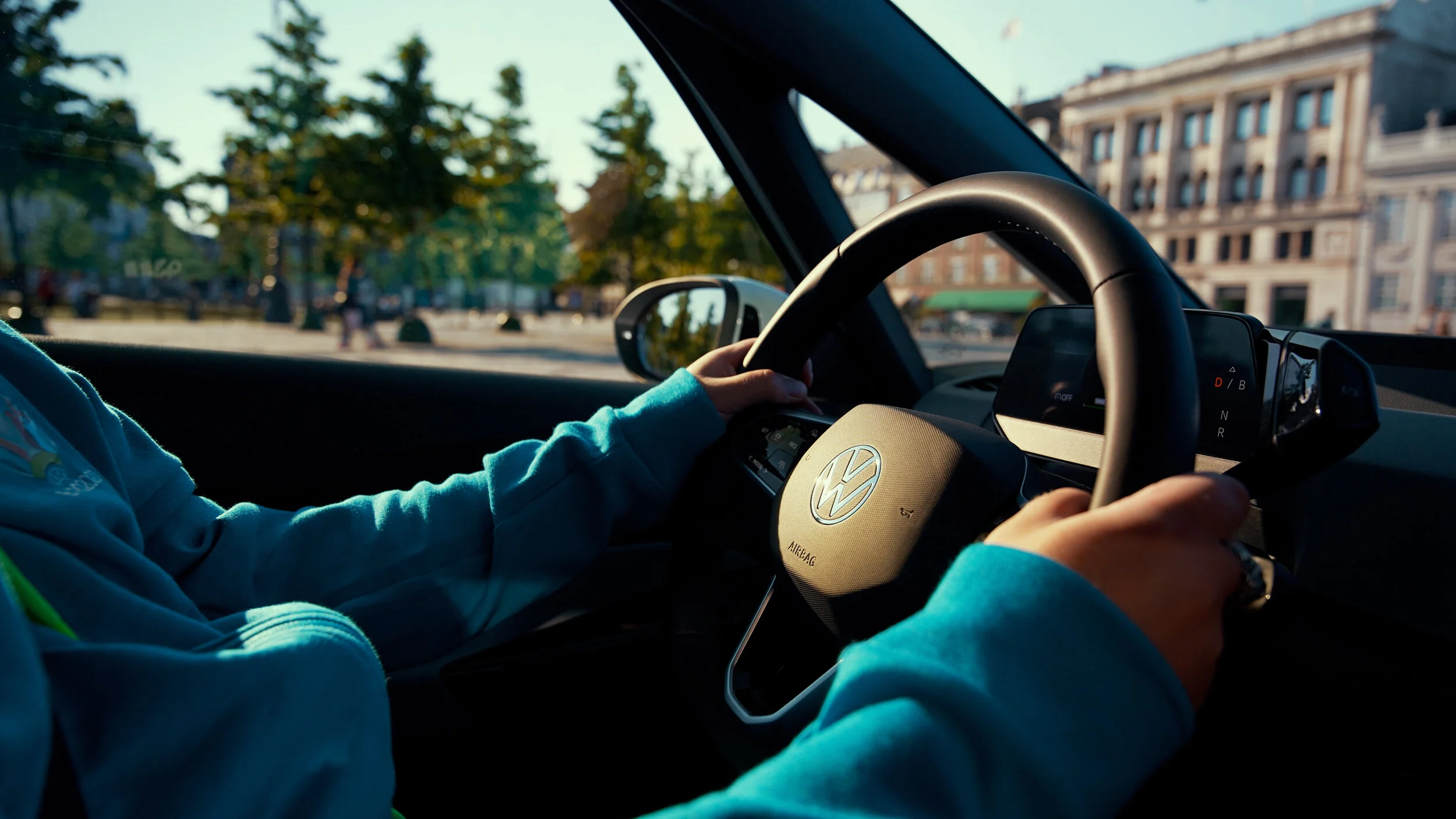 121.02_VW_Live-Activation_Rushes_01.00_25_12_19.Still007.jpg