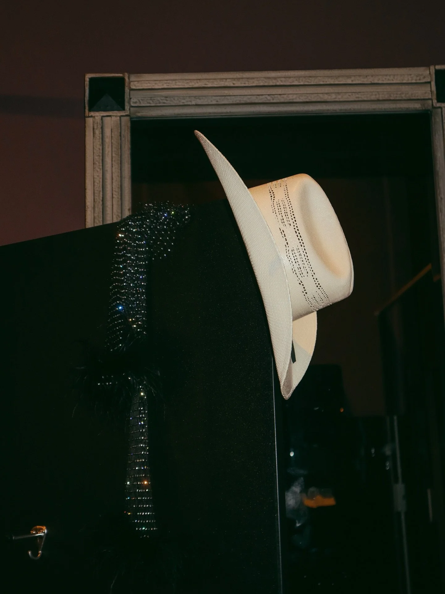 Our gallery after a night out🤠🪩

.
.
.
#americanpainthat #cowgirl #style #fashion #nashville #tennessee