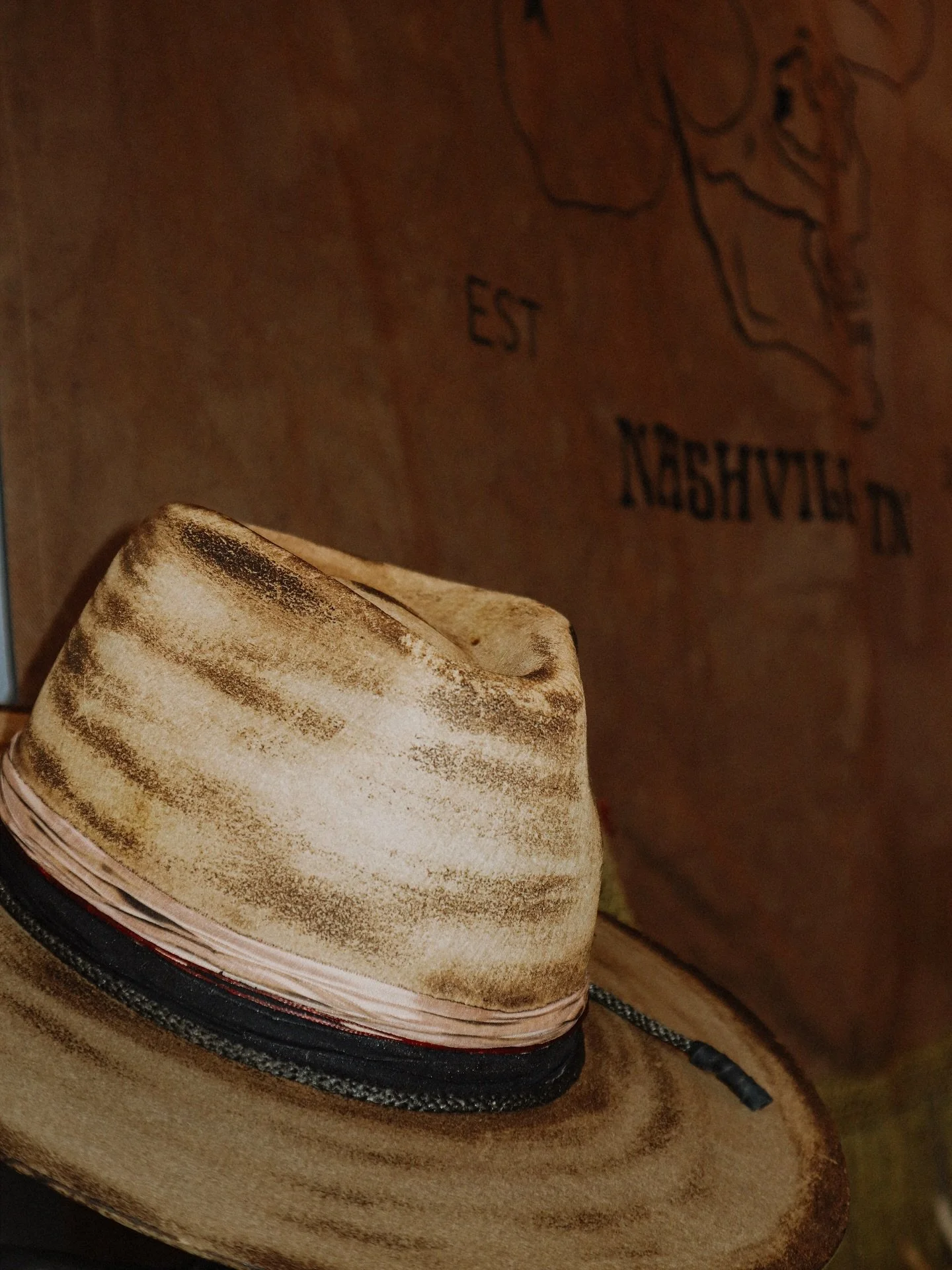 Ready to make it yours? Book your appointment with American Paint and design the custom hat of your dreams
.
.
.
#americanpainthat #cowgirl #style #fashion #nashville #tennessee