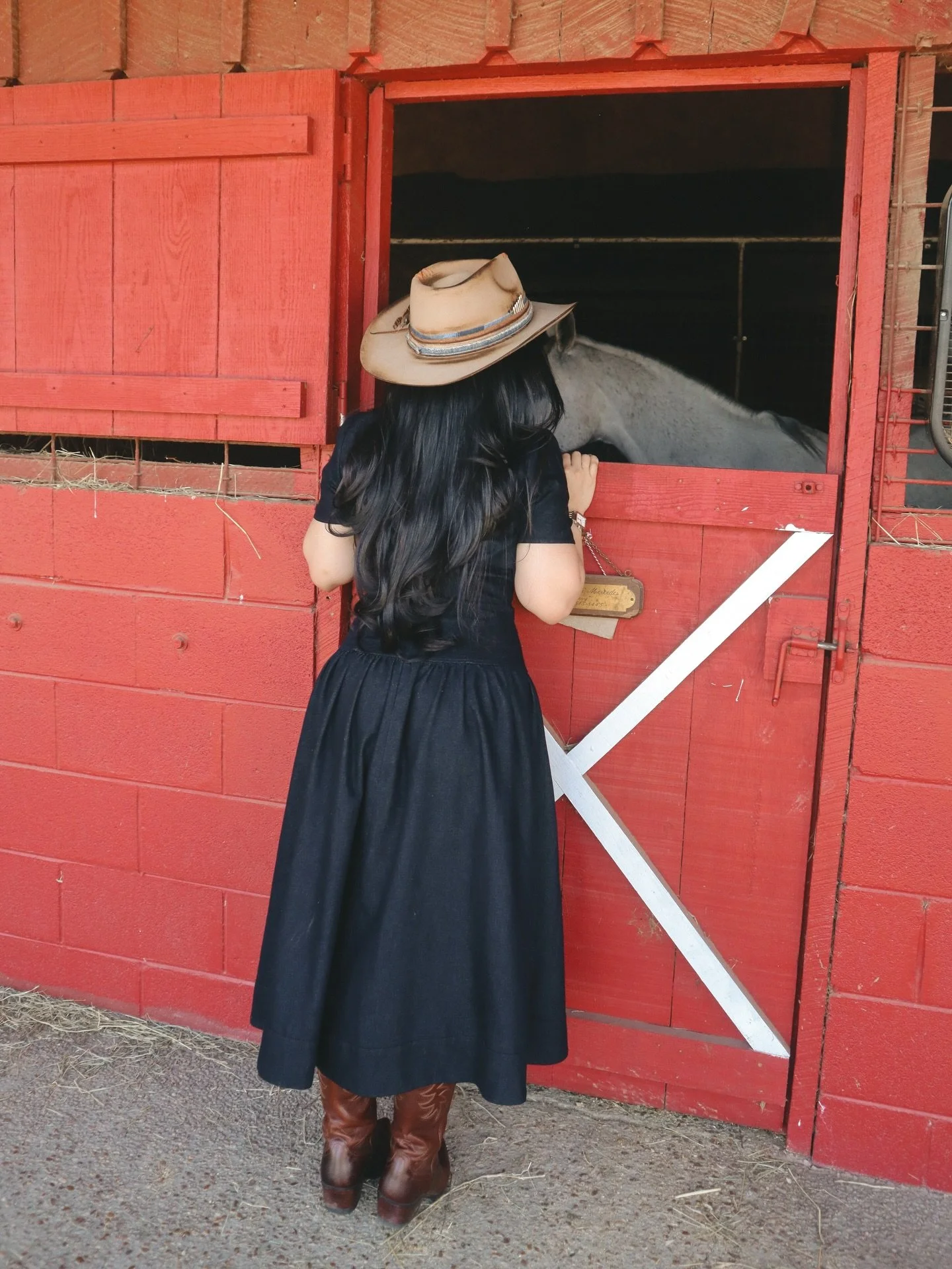 Peaking into spring with our best piece, a hat🤠