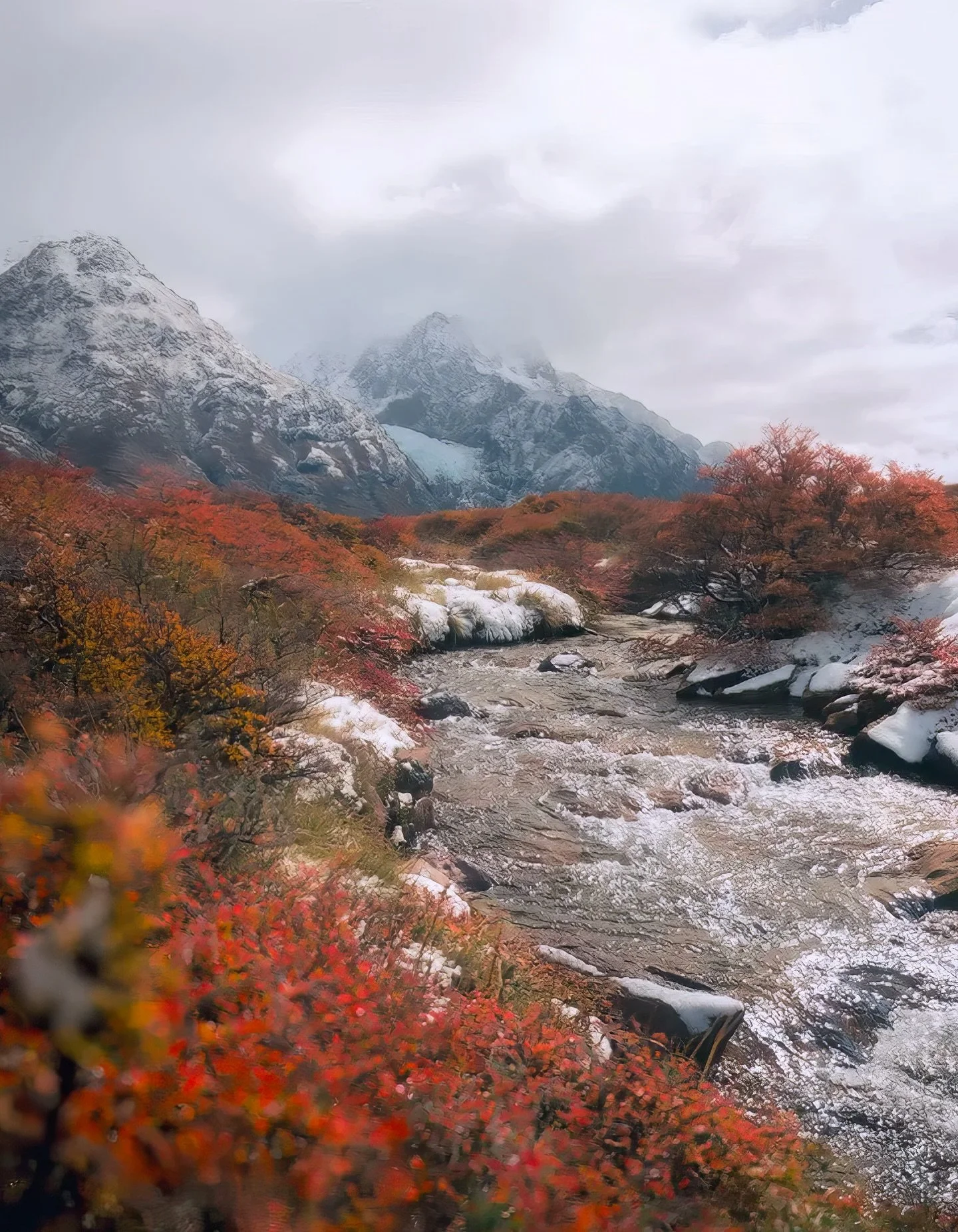 Autumn said &ldquo;one more adventure&rdquo; 🍂
Winter said &ldquo;hold my frostbite.&rdquo; ❄️
From golden trails to frozen breaths, kept going anyway.
And after all that&hellip; the real heroes? The feet 🦶 
Wrapped in @voited snug slippers: the un