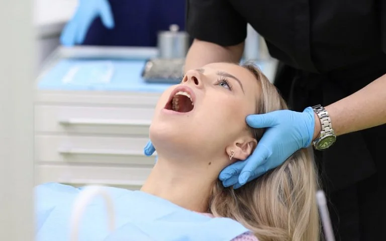 Jaw Clicking on One Side Without Pain​: Should You Treat It?