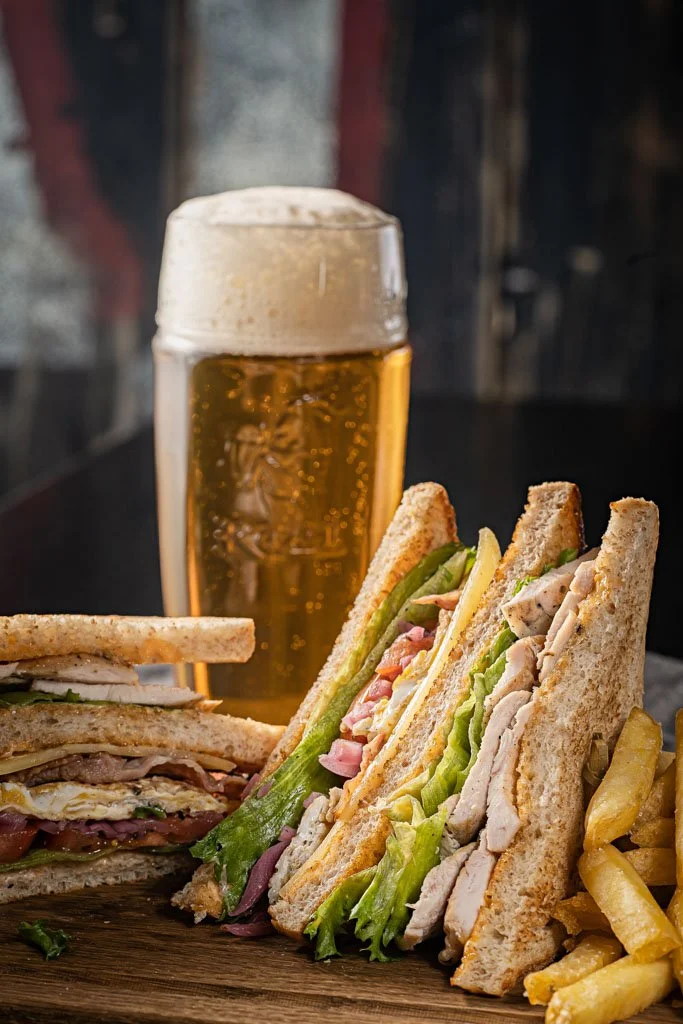 club-sandwich-ranskalaiset-olut-ruokakuvaus-levalampi-visuals.jpg