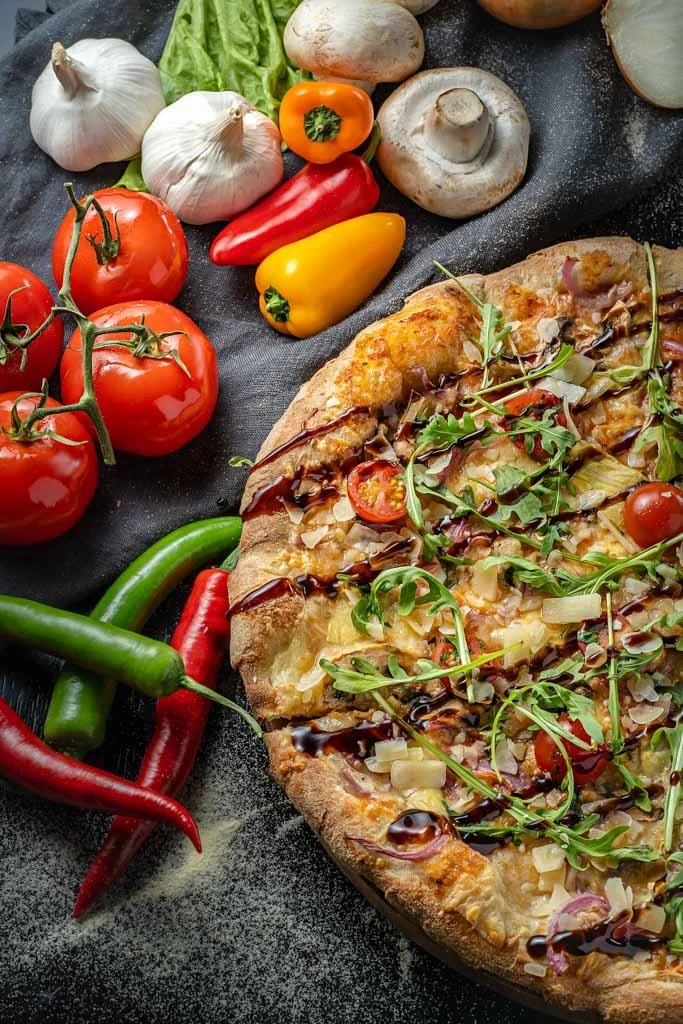 pizza-ja-tuoreet-raaka-aineet-ruokakuvaus-levalampi-visuals.jpg